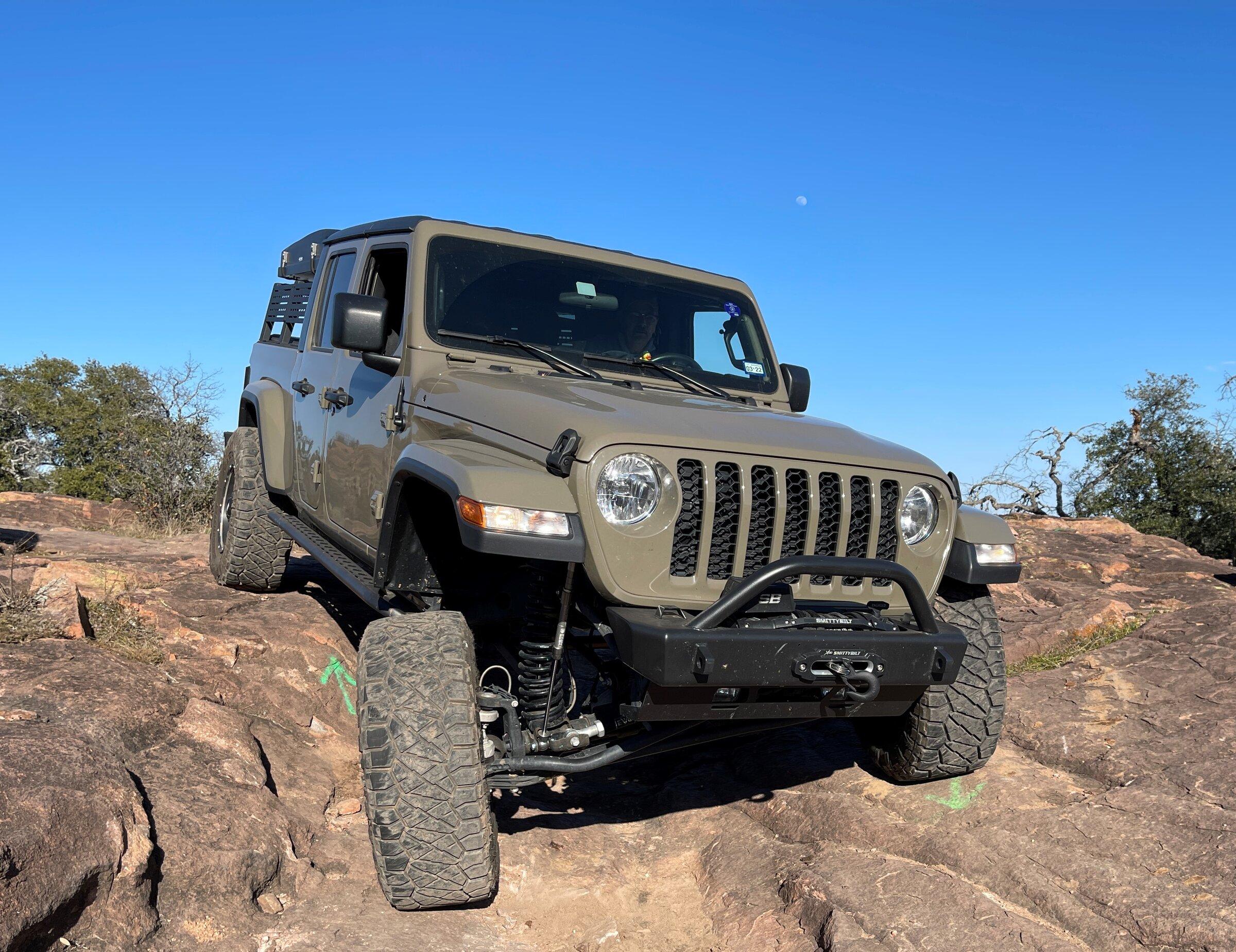 Jeep Gladiator Apex autoLYNX Sway bar disconnect flex.JPG