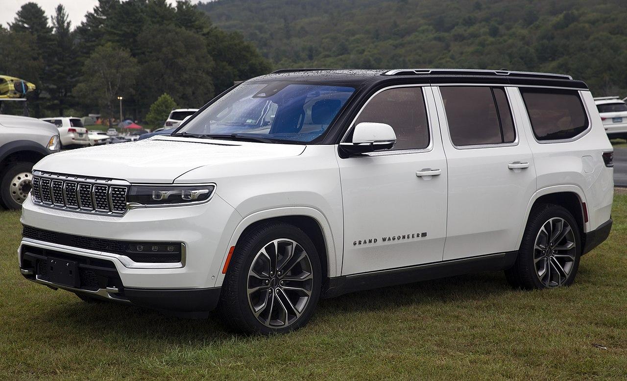 Jeep Gladiator Maybe it's just me, but this should have been the Wagoneer... 2022_Jeep_Grand_Wagoneer_Series_III_in_Bright_White_and_Black,_front_left
