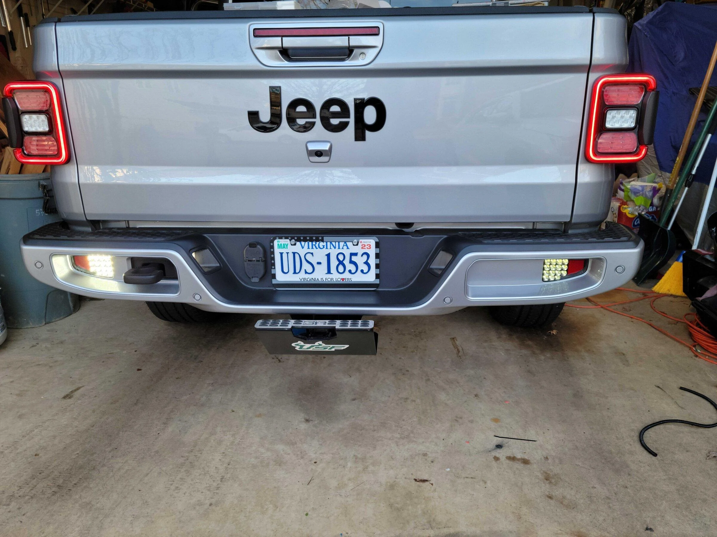 Jeep Gladiator Oracle Flush Mount Tail Lights Issues Dim-Right-Side-Light 2