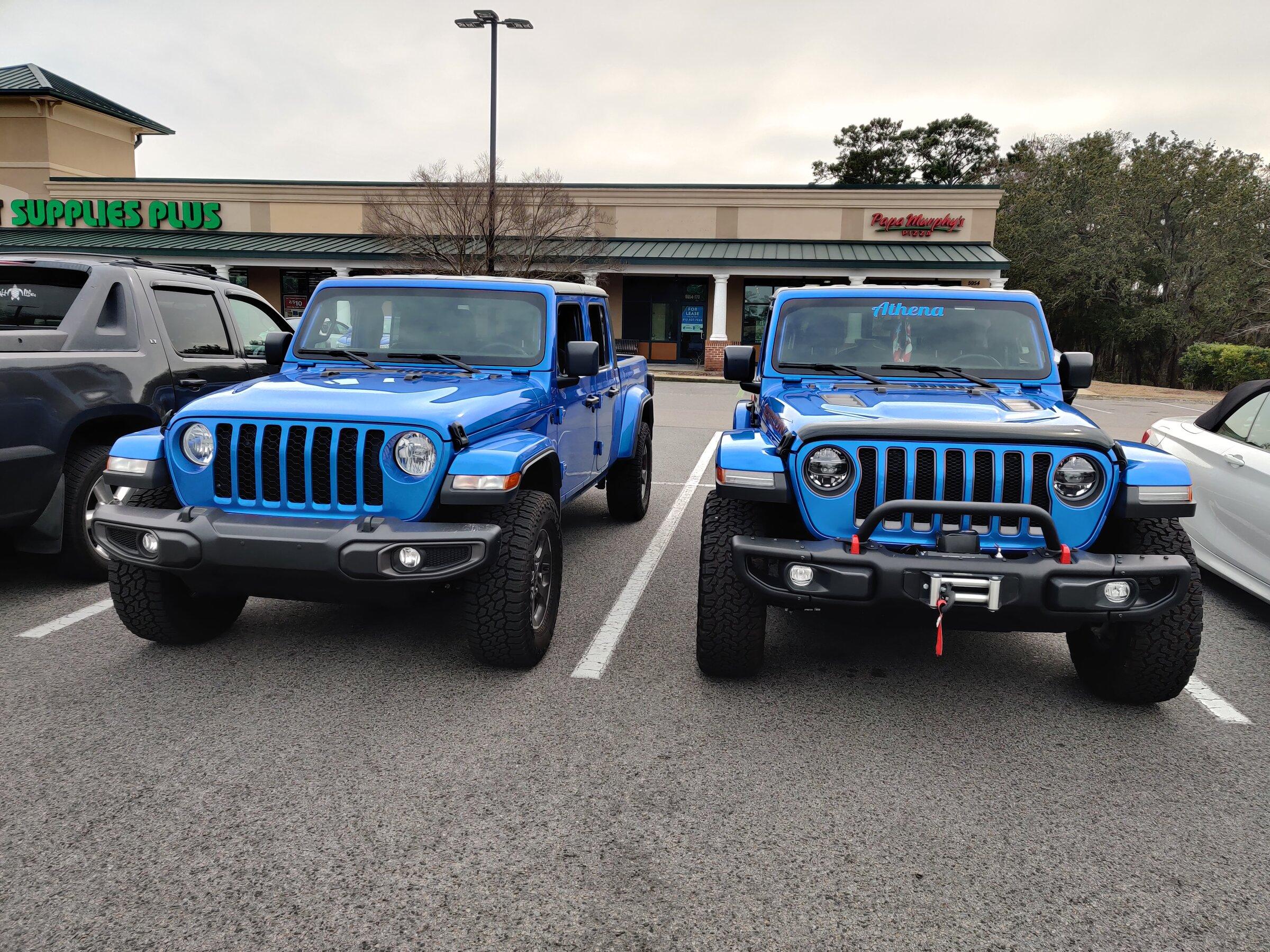 Jeep Gladiator Jeeps Parking Next To Jeeps IMG_20220212_140319