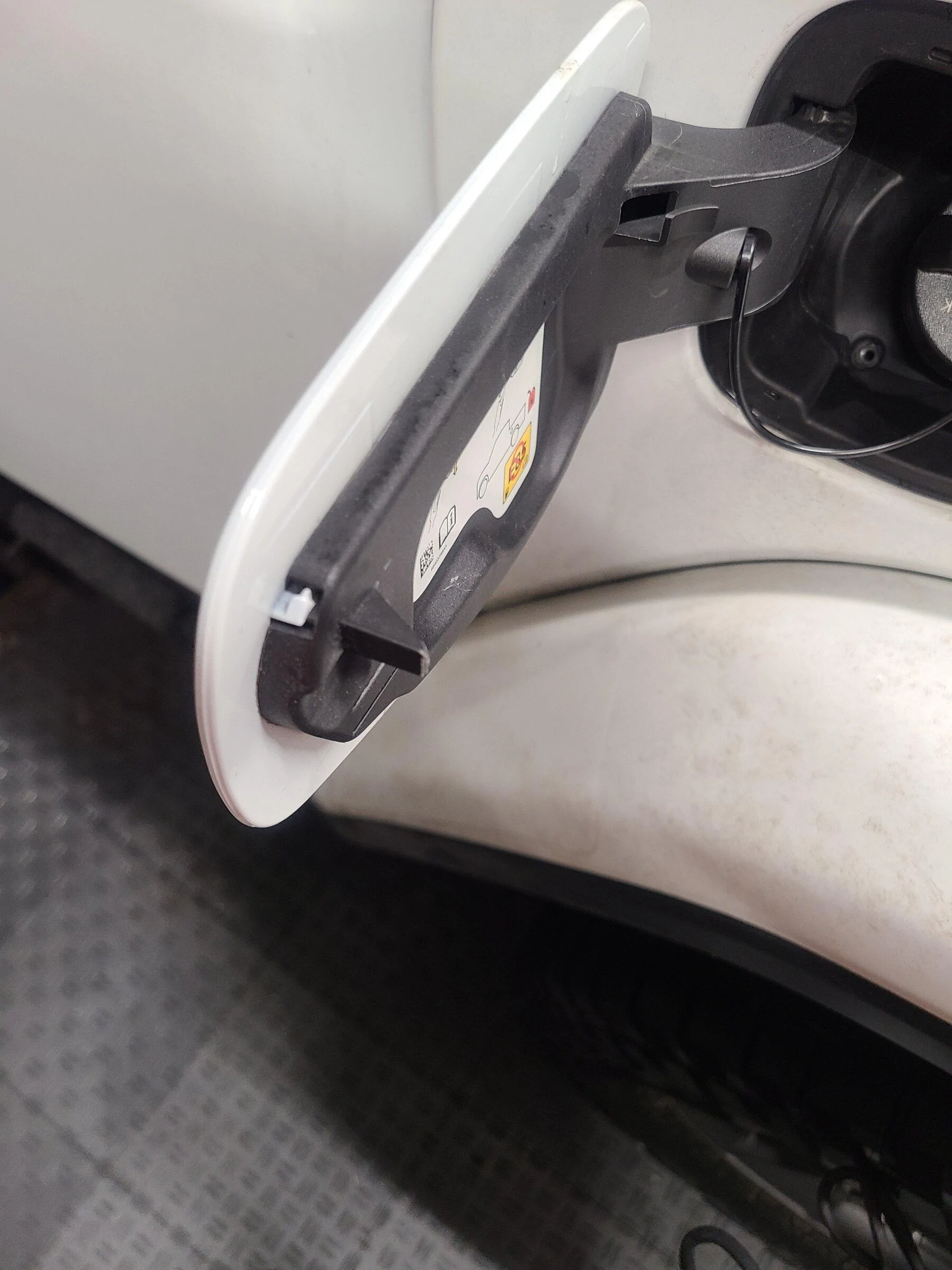 Jeep Gladiator Fuel Door Solution 20220224_201229