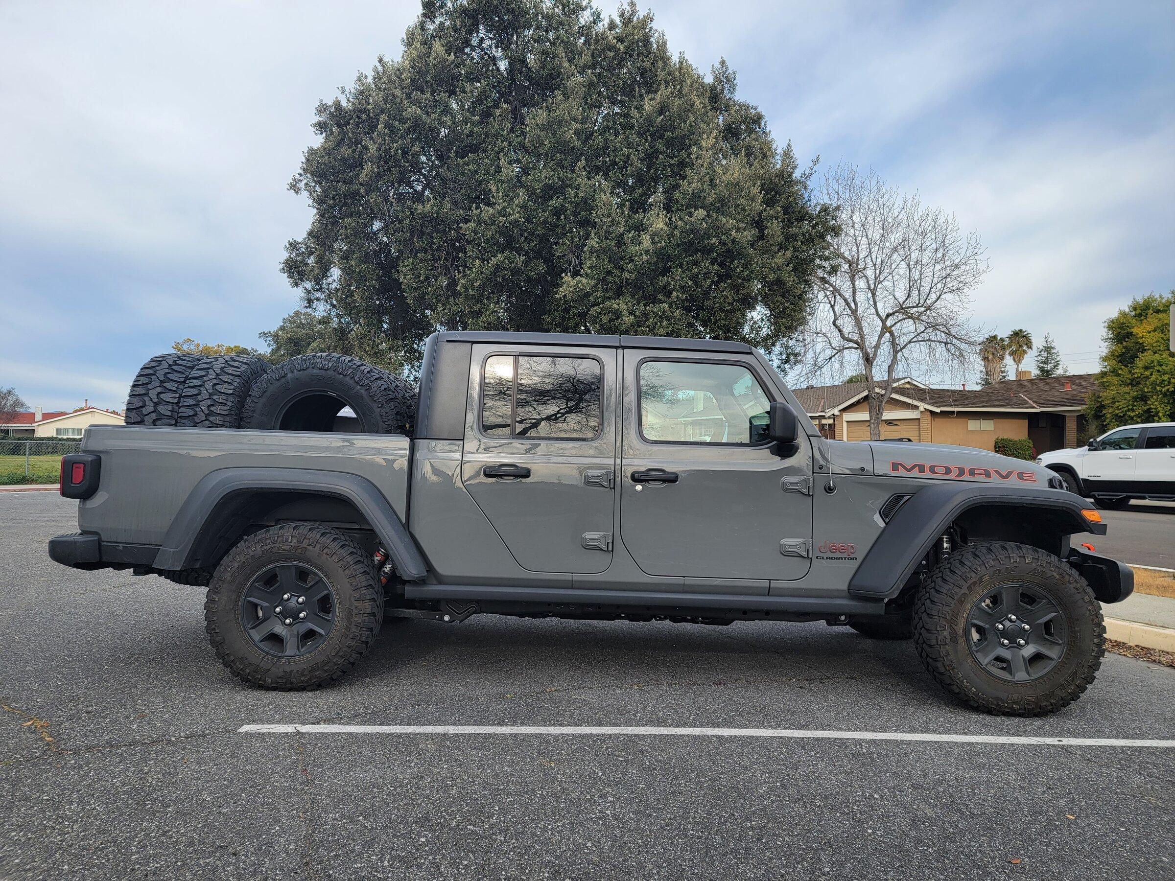 Jeep Gladiator 35s and No Lift Thread Before 1