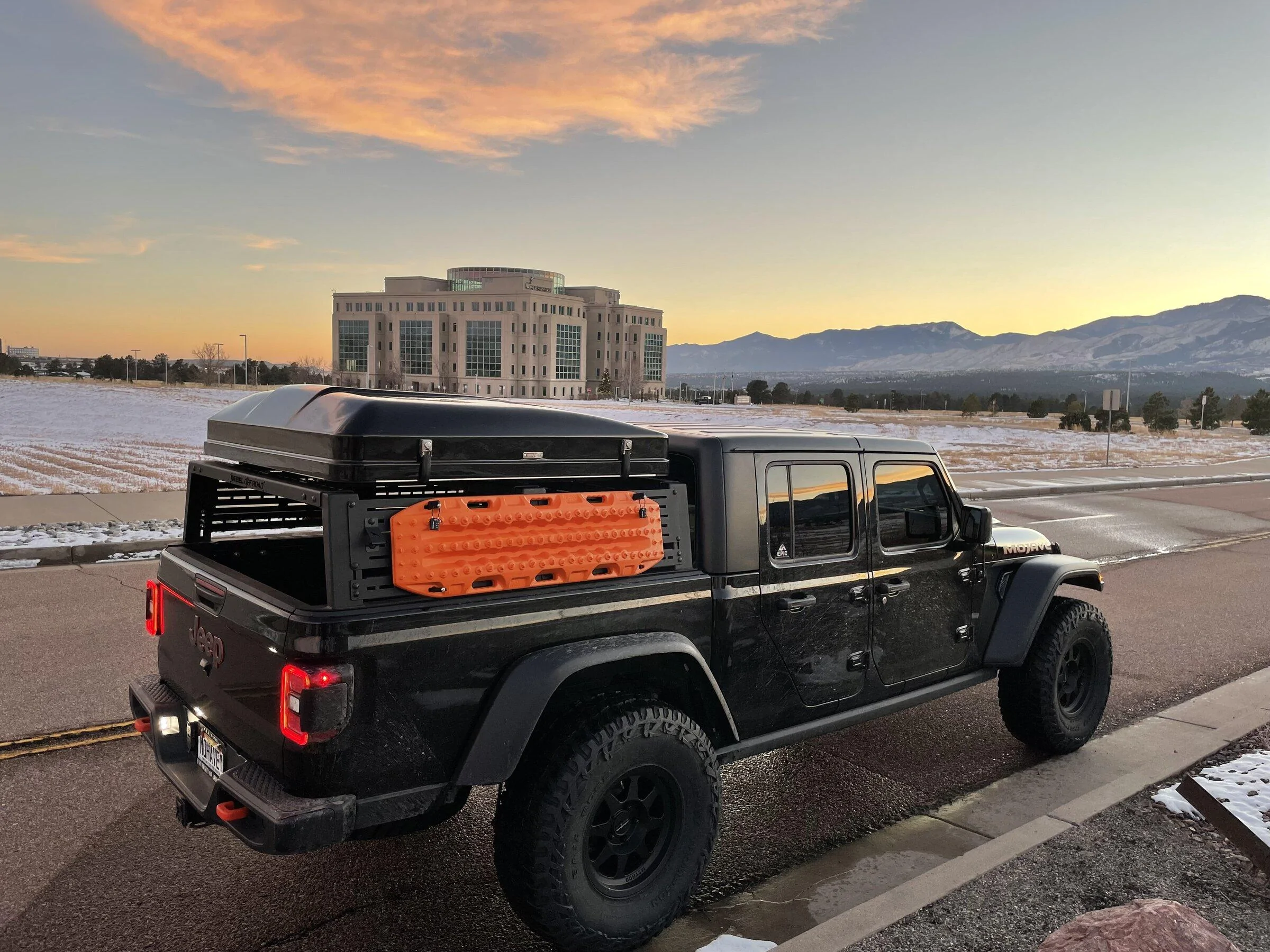 Jeep Gladiator Rebel Off Road- Xplore Half Rack IMG-0800