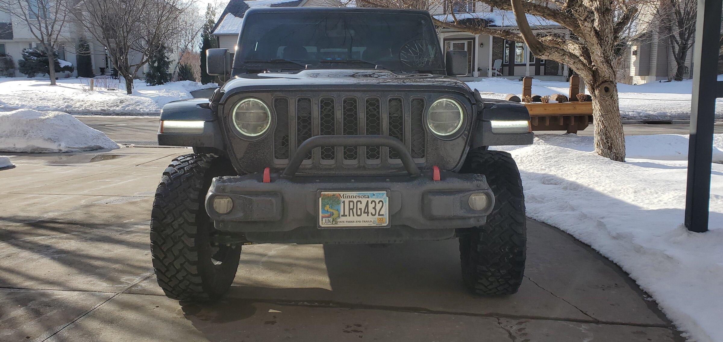 Jeep Gladiator Warn Low vs Mid Height Grill Guard 20220227_153356