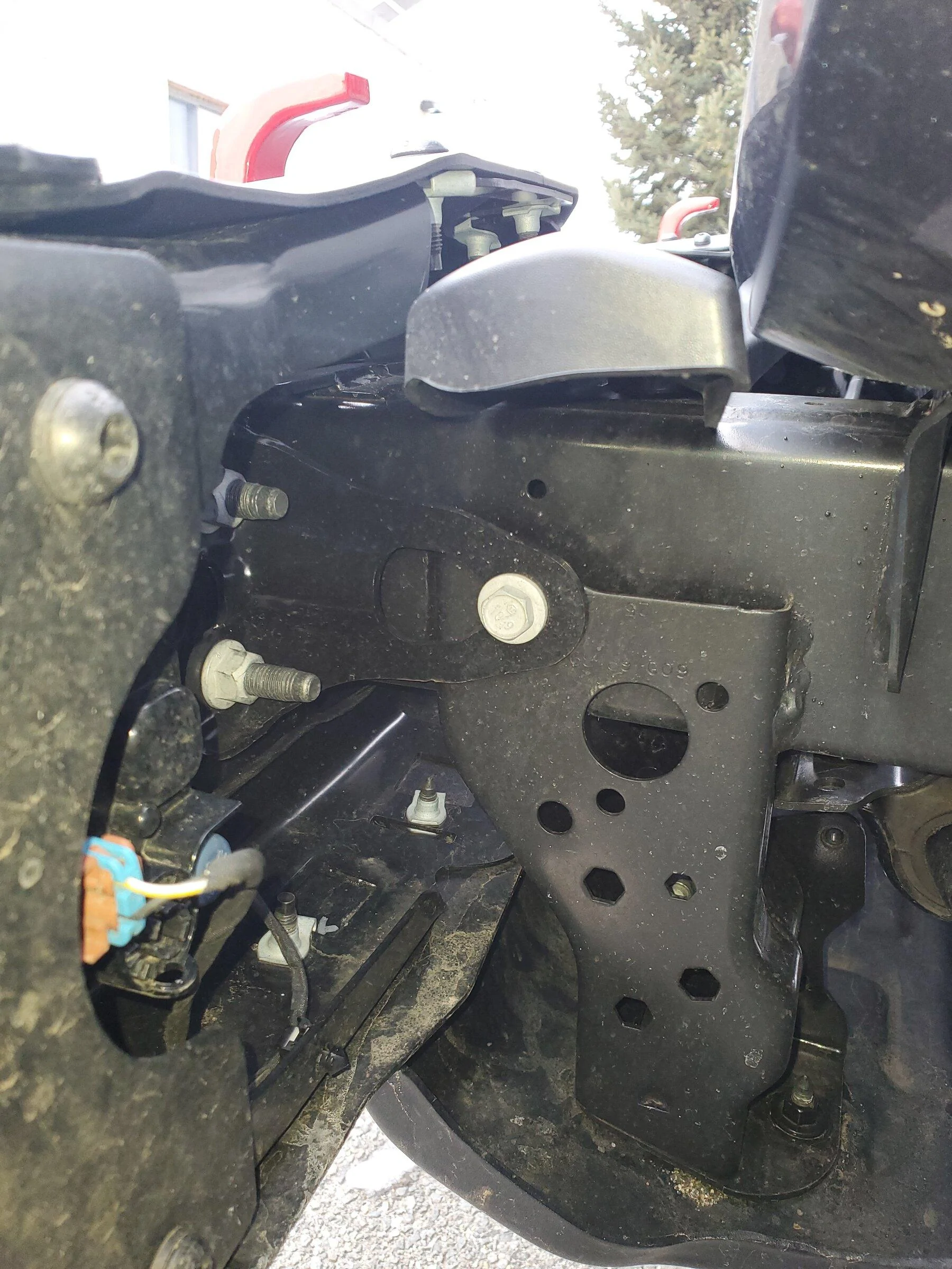 Jeep Gladiator Frame damage directly off the delivery truck 20220301_080208