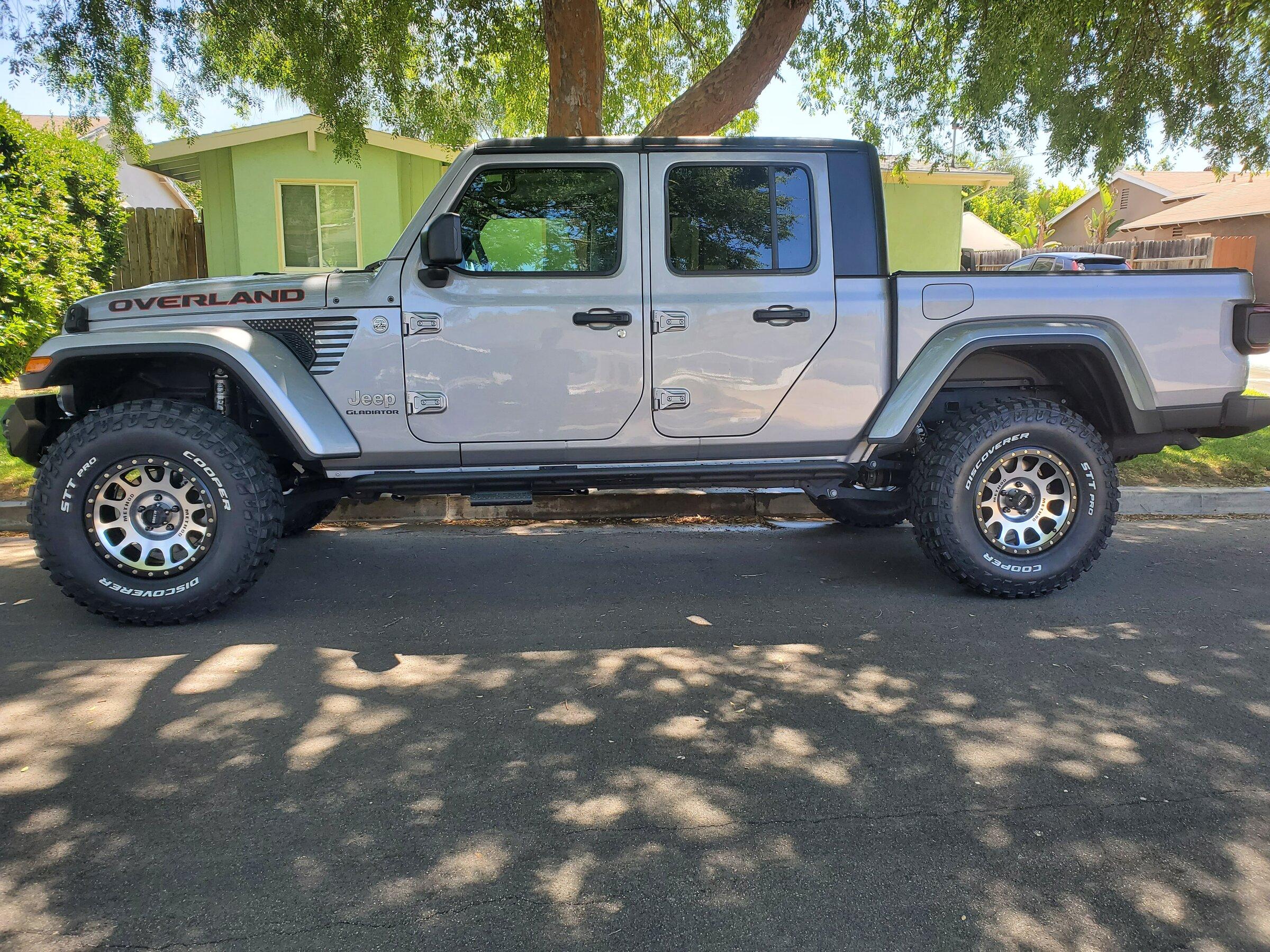 Jeep Gladiator Looking for Steps to add to my 2021 Willys JT