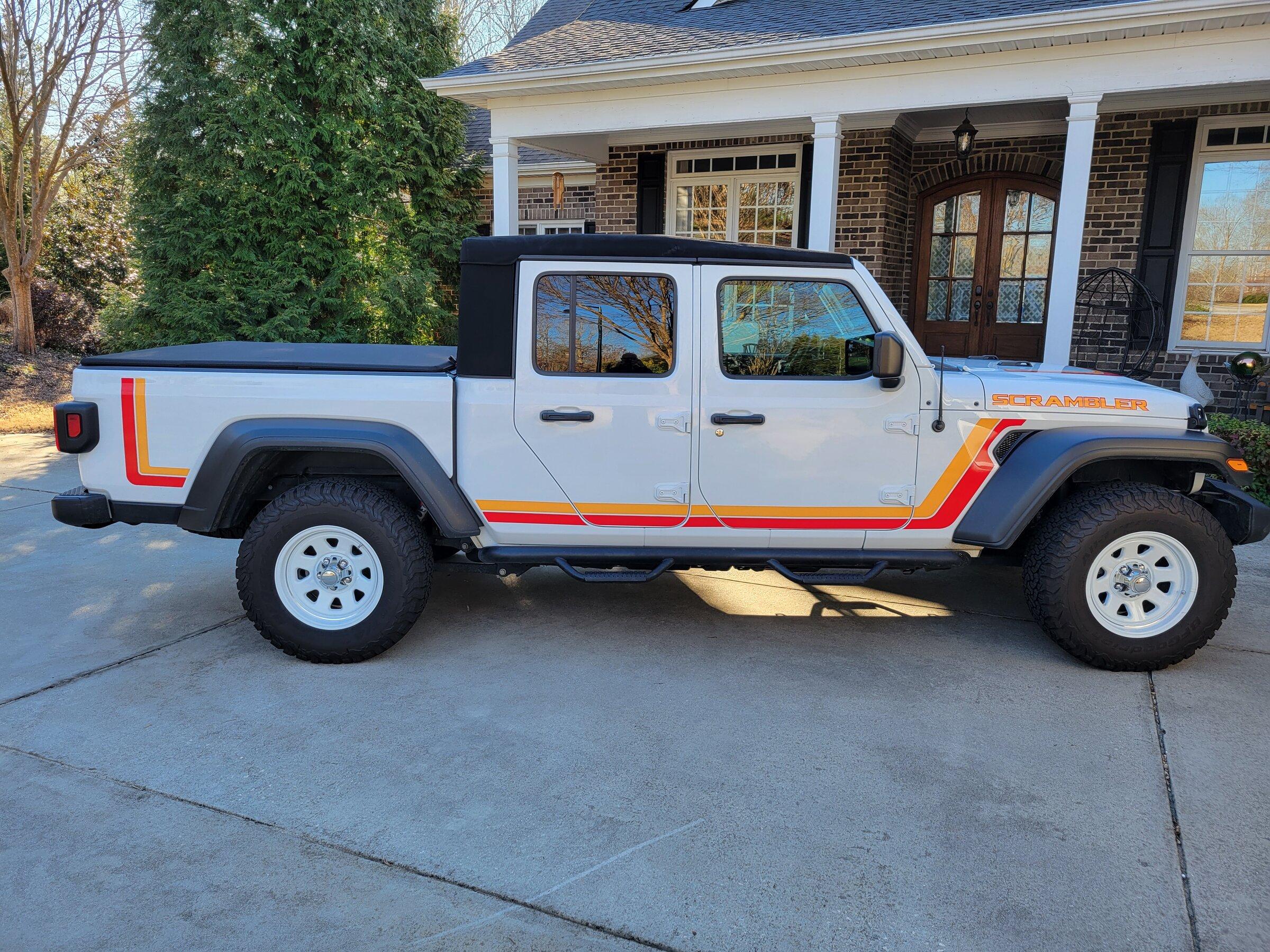 Jeep Gladiator 2020 Gladiator Sport S, 19k miles, $43k 20220301_163128