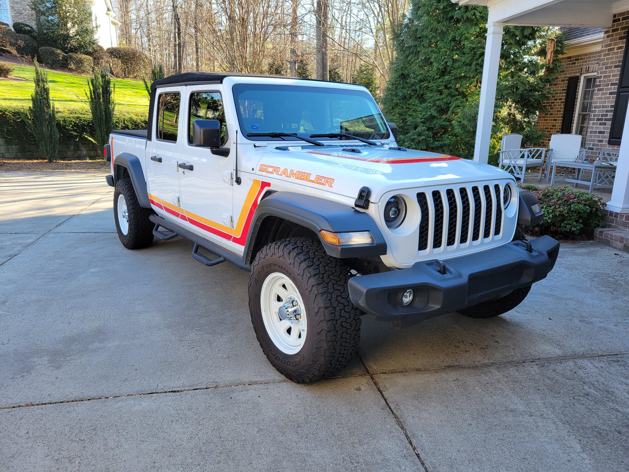 Jeep Gladiator 2020 Gladiator Sport S, 19k miles, $43k 20220301_163137