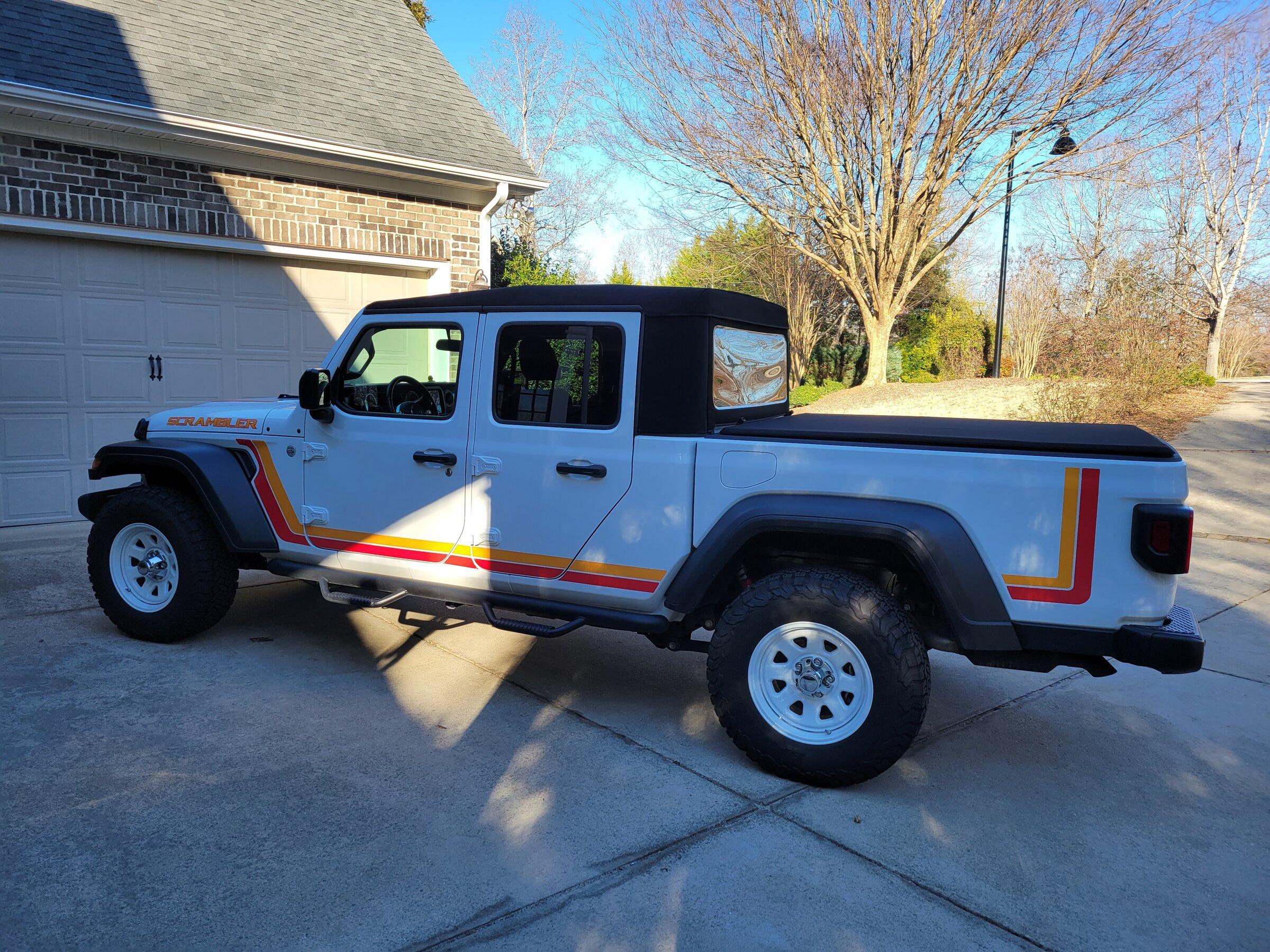 Jeep Gladiator 2020 Gladiator Sport S, 19k miles, $43k 20220301_163106