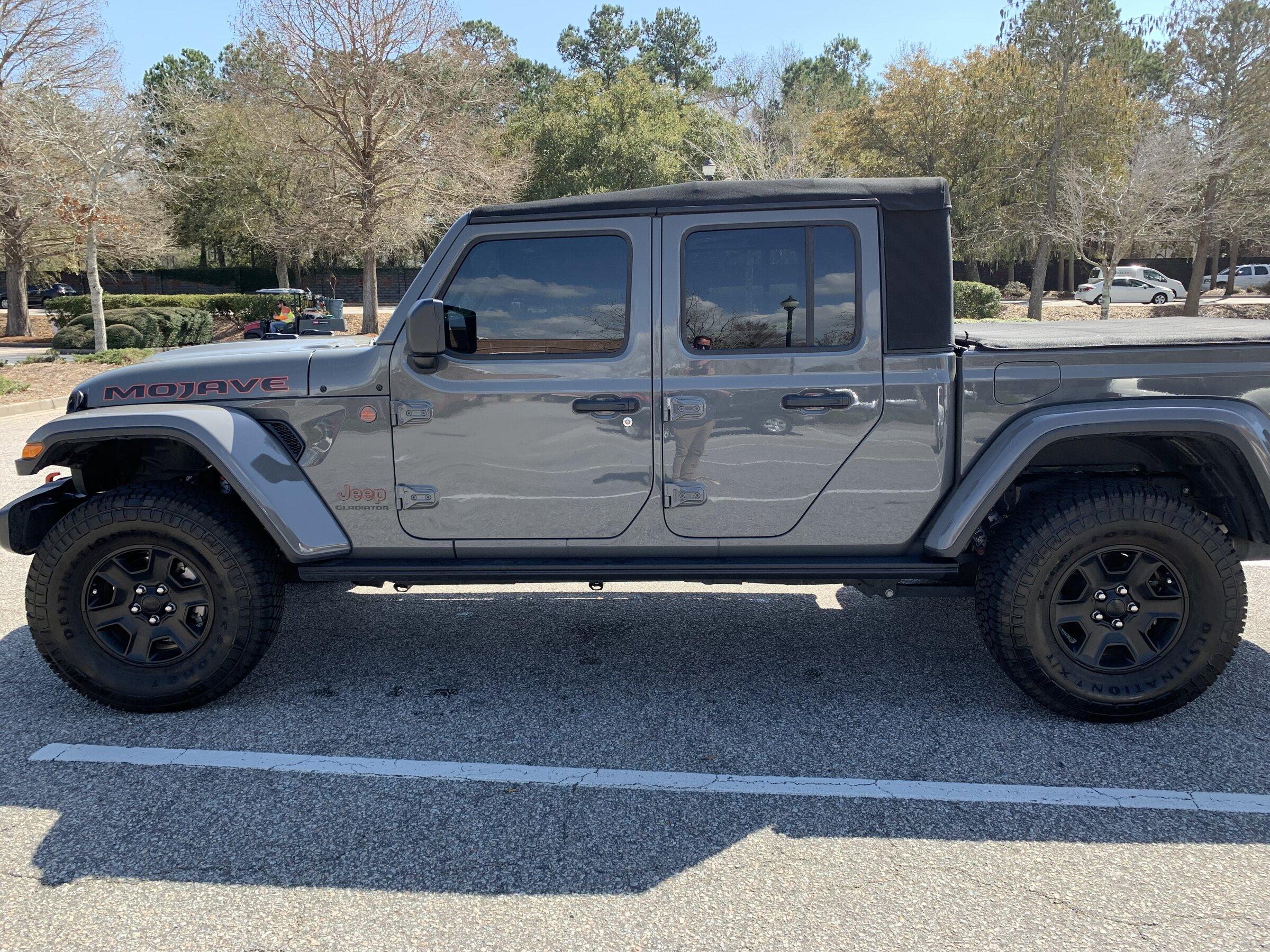 Jeep Gladiator 2020 Jeep Mojave Sting-Ray 3343E64E-C1D4-4CB5-A458-E929B246022B