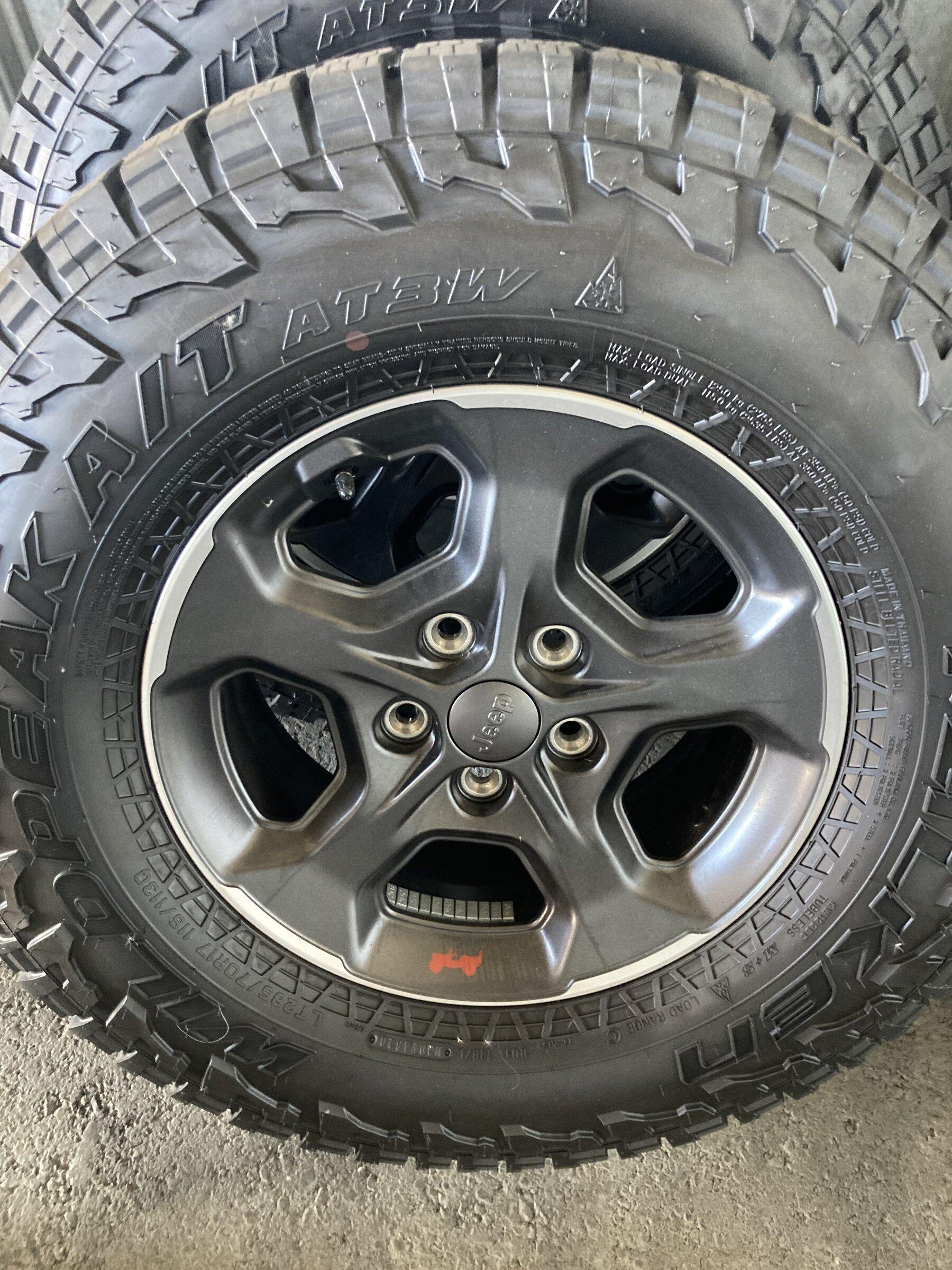 Jeep Gladiator Gladiator Rubicon new takeoff wheels, Tires, and TPMS sensors. 369D9B3F-6C9D-44A1-8CCB-7AAA0C913924