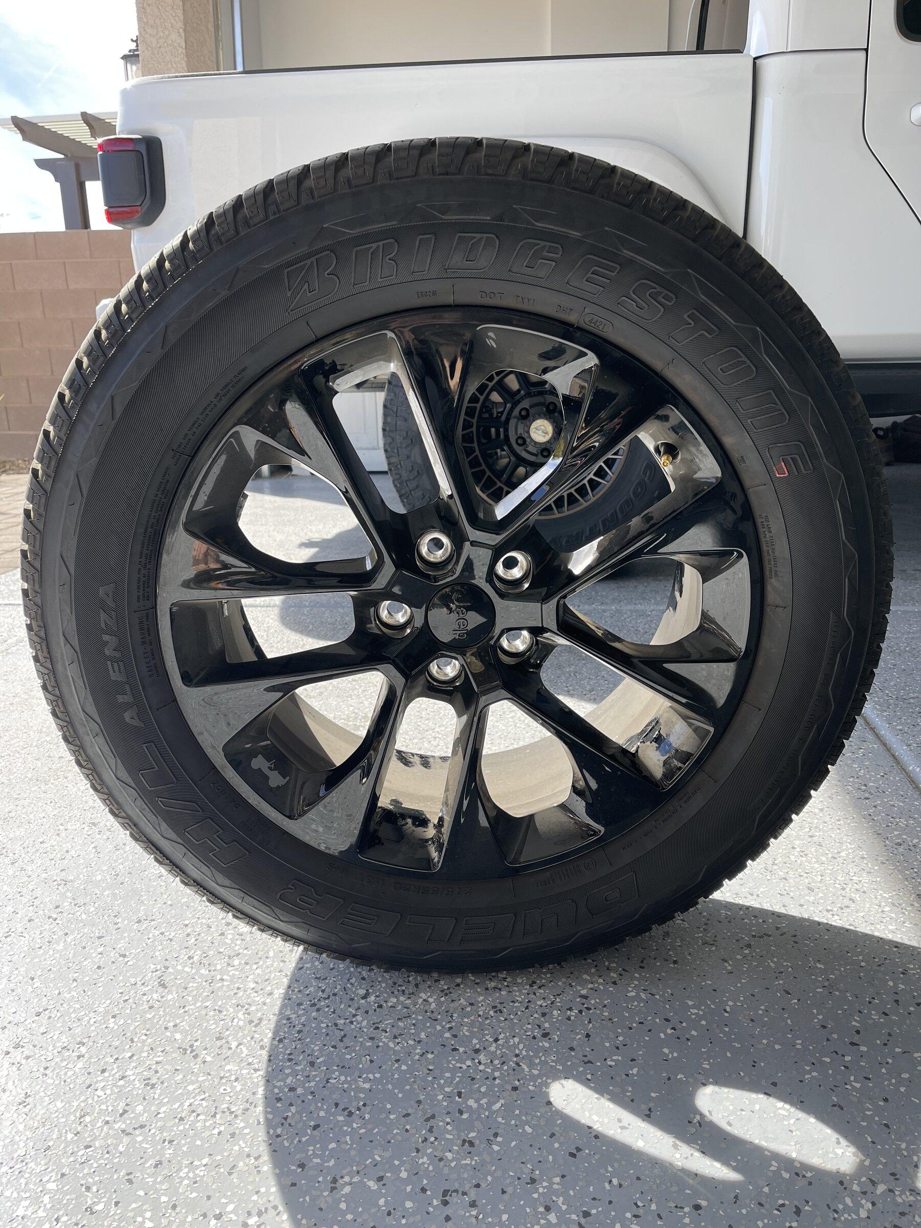 Jeep Gladiator 2022 high altitude wheels and tires for sale F01D4C6A-462E-474E-B37A-0B5D310DF19A