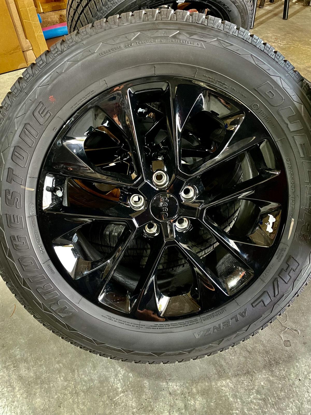 Jeep Gladiator 2022 high altitude wheels and tires for sale BD60E0AB-C236-4FB9-BD39-0B8781D03702