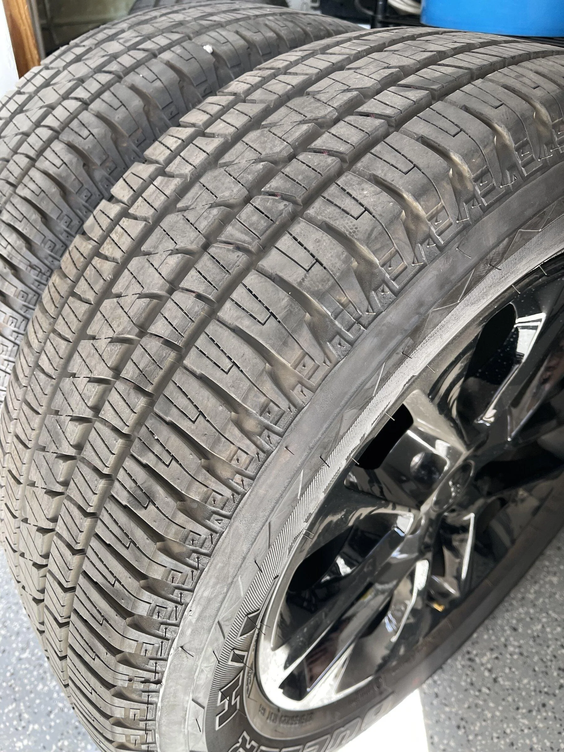 Jeep Gladiator 2022 high altitude wheels and tires for sale F000C8EB-1CEC-4C84-958F-2BCE4B76E451