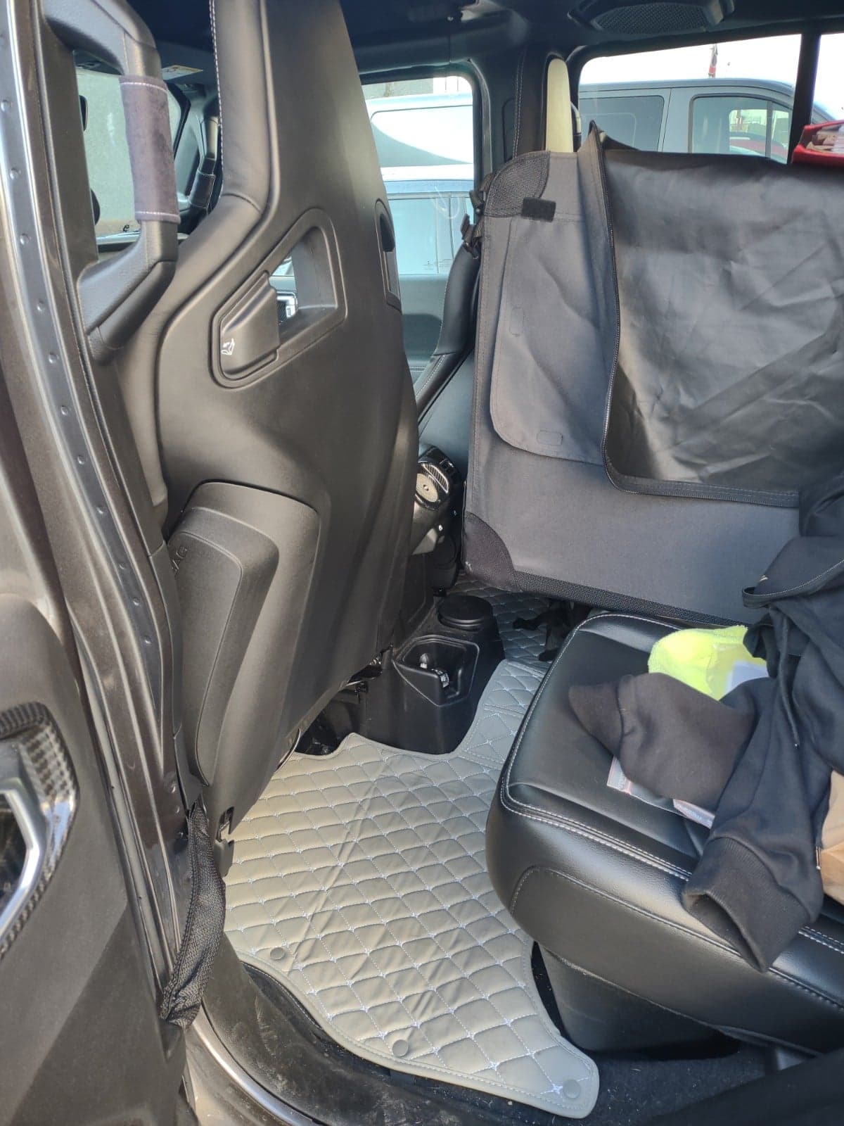 Jeep Gladiator Recaro CS Cross Sportster seats CS6