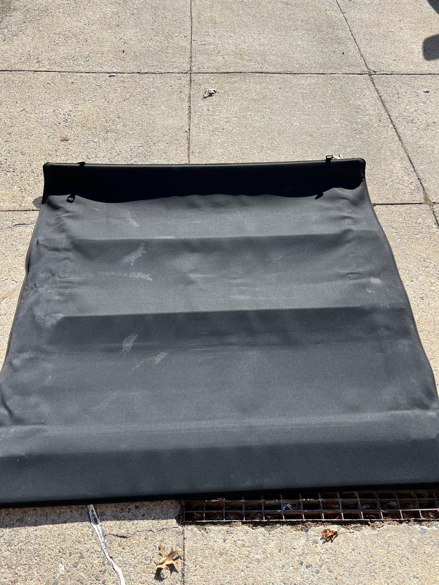 Jeep Gladiator Oem roll up tonneau  cover 27D26FEA-EE4B-4A05-BC07-C3BEA136521C