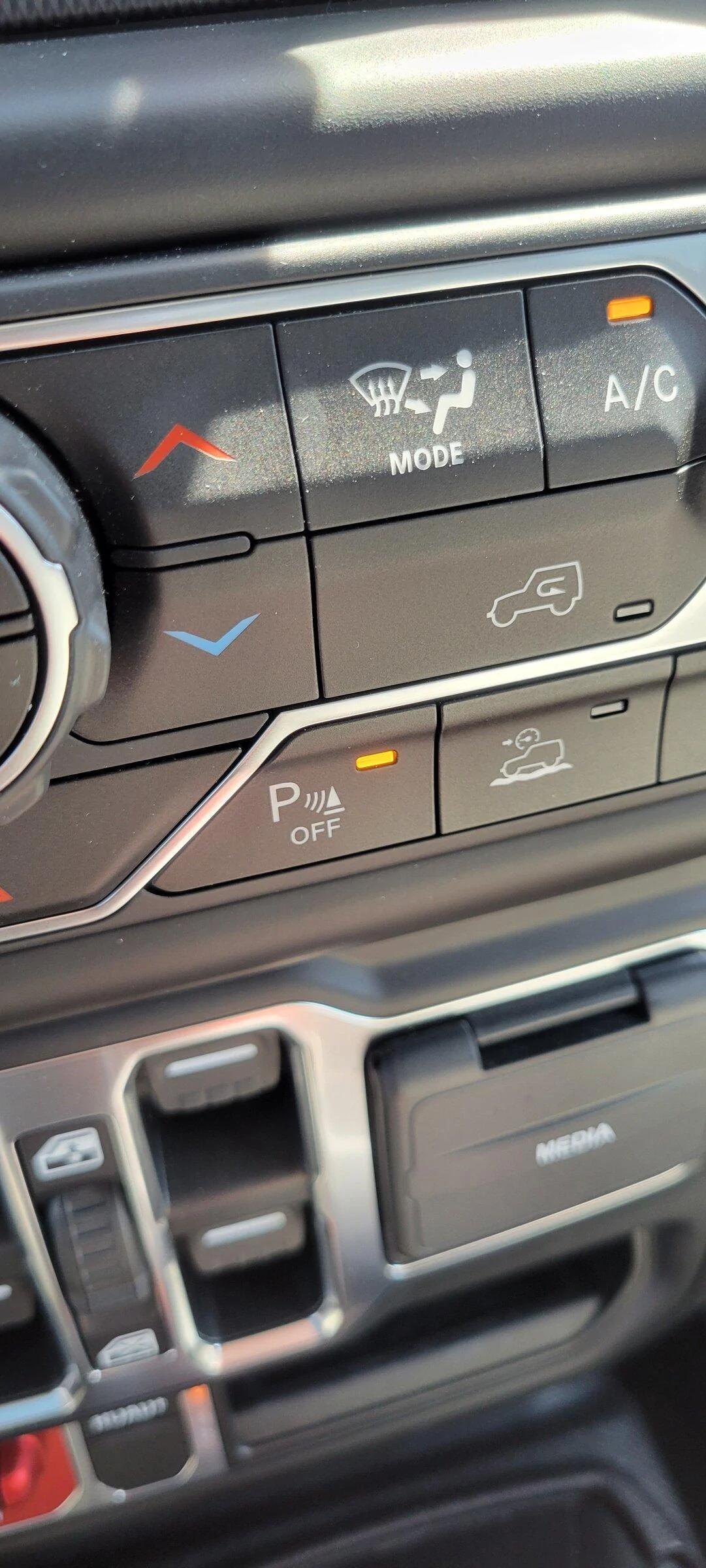 Jeep Gladiator Is it possible to reprogram the function of a button on the center console? 20220303_123521
