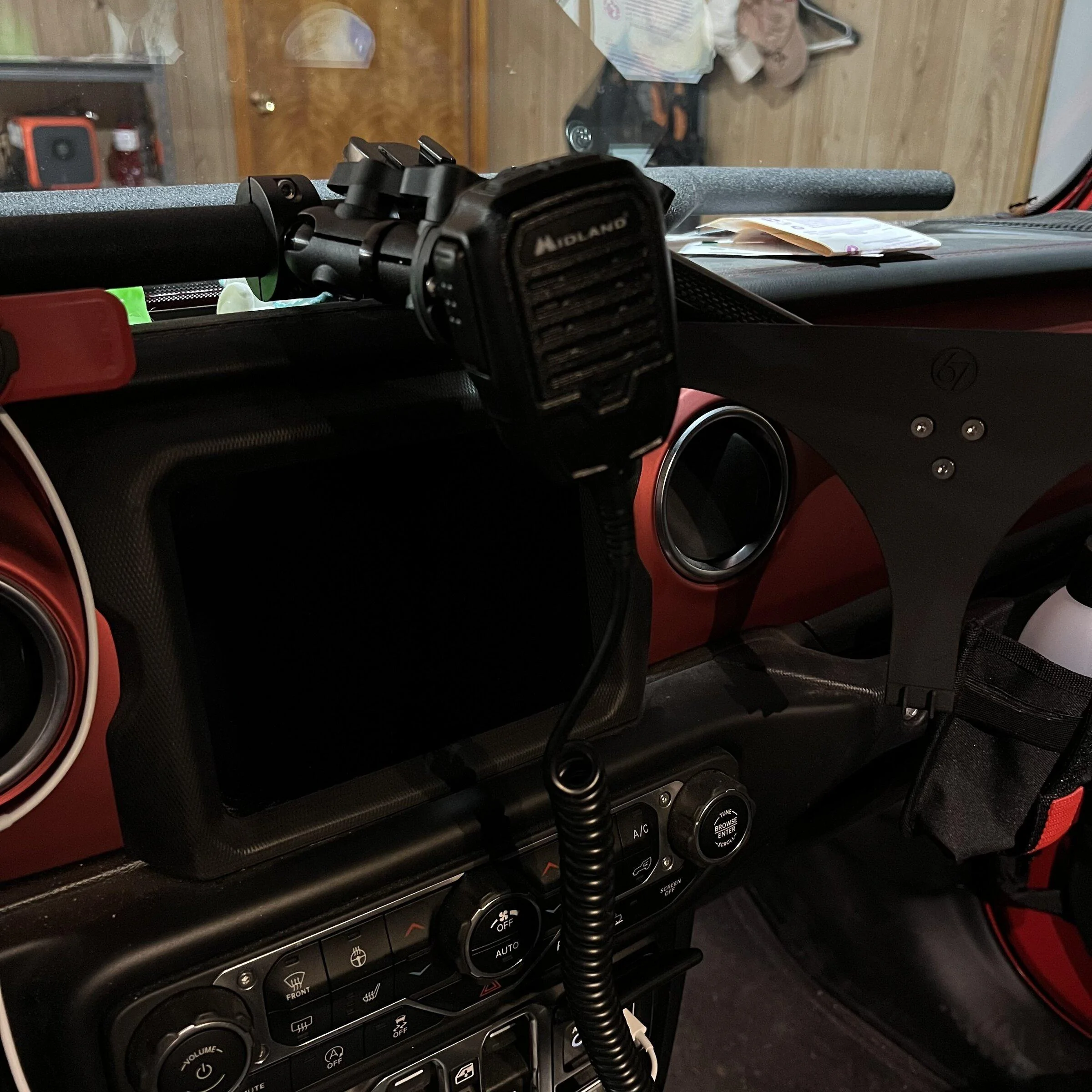 Jeep Gladiator Installed the Midland MXT500 GMRS radio and their Ghost 3db antenna 15420288-A8D5-47AB-A0C9-B29BE9989033
