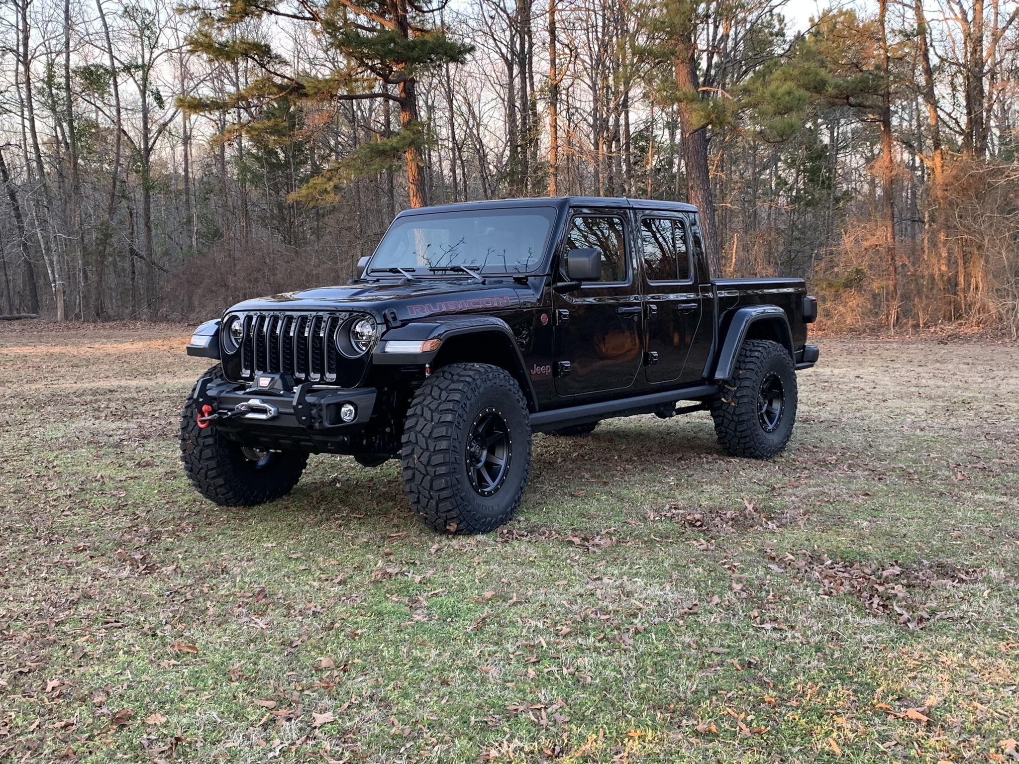Jeep Gladiator BLACK Gladiator JT Club CF3A0103-8743-4B86-B384-BBDAFD8AFE8A