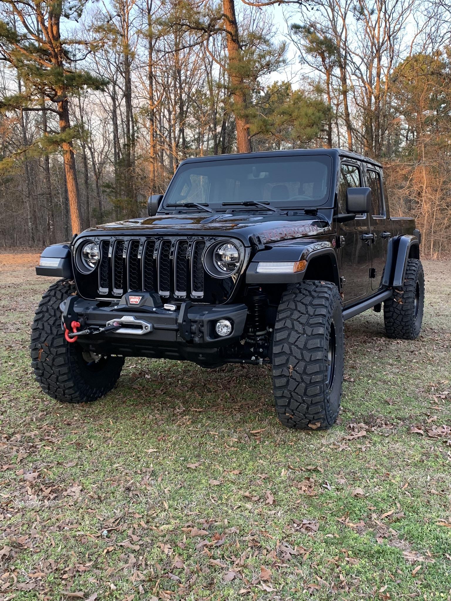Jeep Gladiator BLACK Gladiator JT Club 30181125-777C-4BBC-AE30-E3FFA2D19610