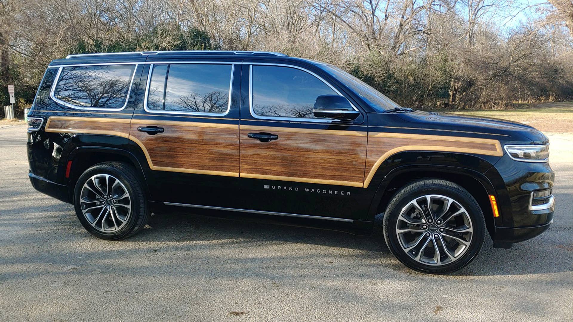 Jeep Gladiator Maybe it's just me, but this should have been the Wagoneer... Grand-Wagoneer-Woody