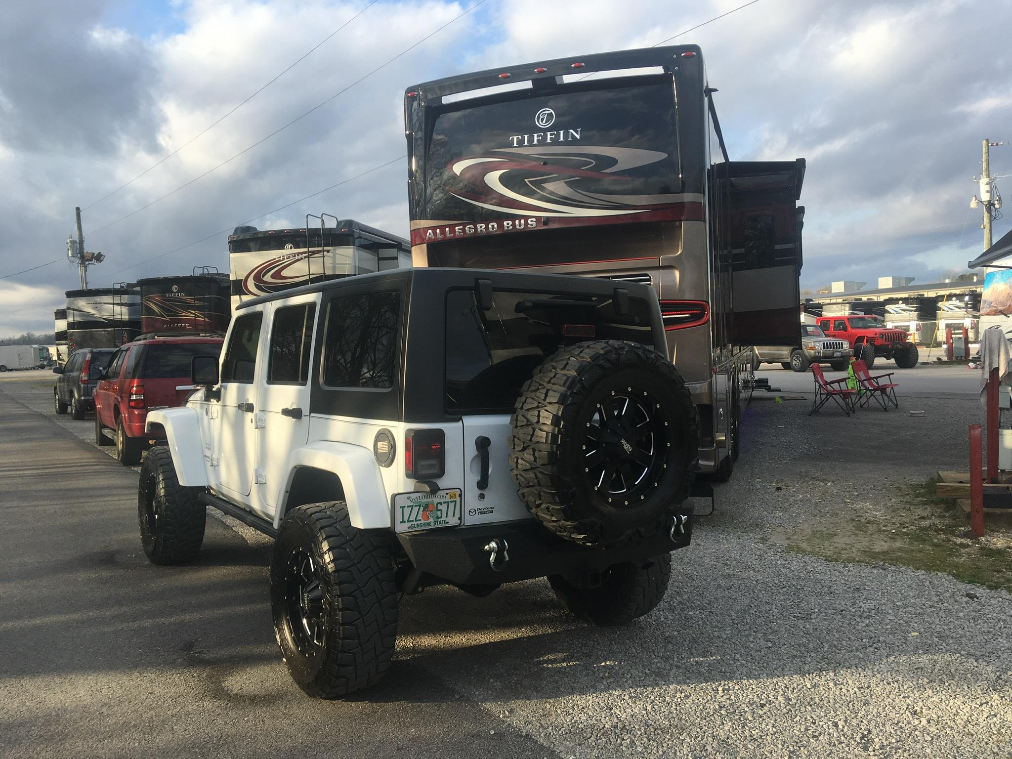 Jeep Gladiator Jeeps Parking Next To Jeeps 8D1B0912-3376-4C80-B001-C1E22CCAF6F0