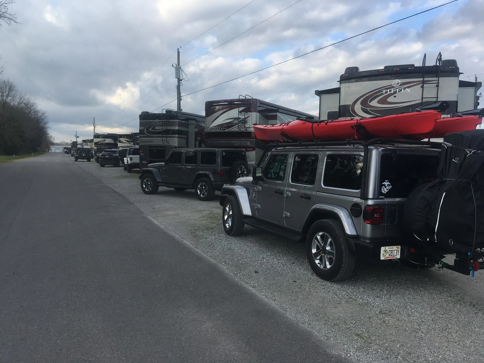 Jeep Gladiator Jeeps Parking Next To Jeeps 55163609-C5C0-4521-A03D-F45E2AB10400
