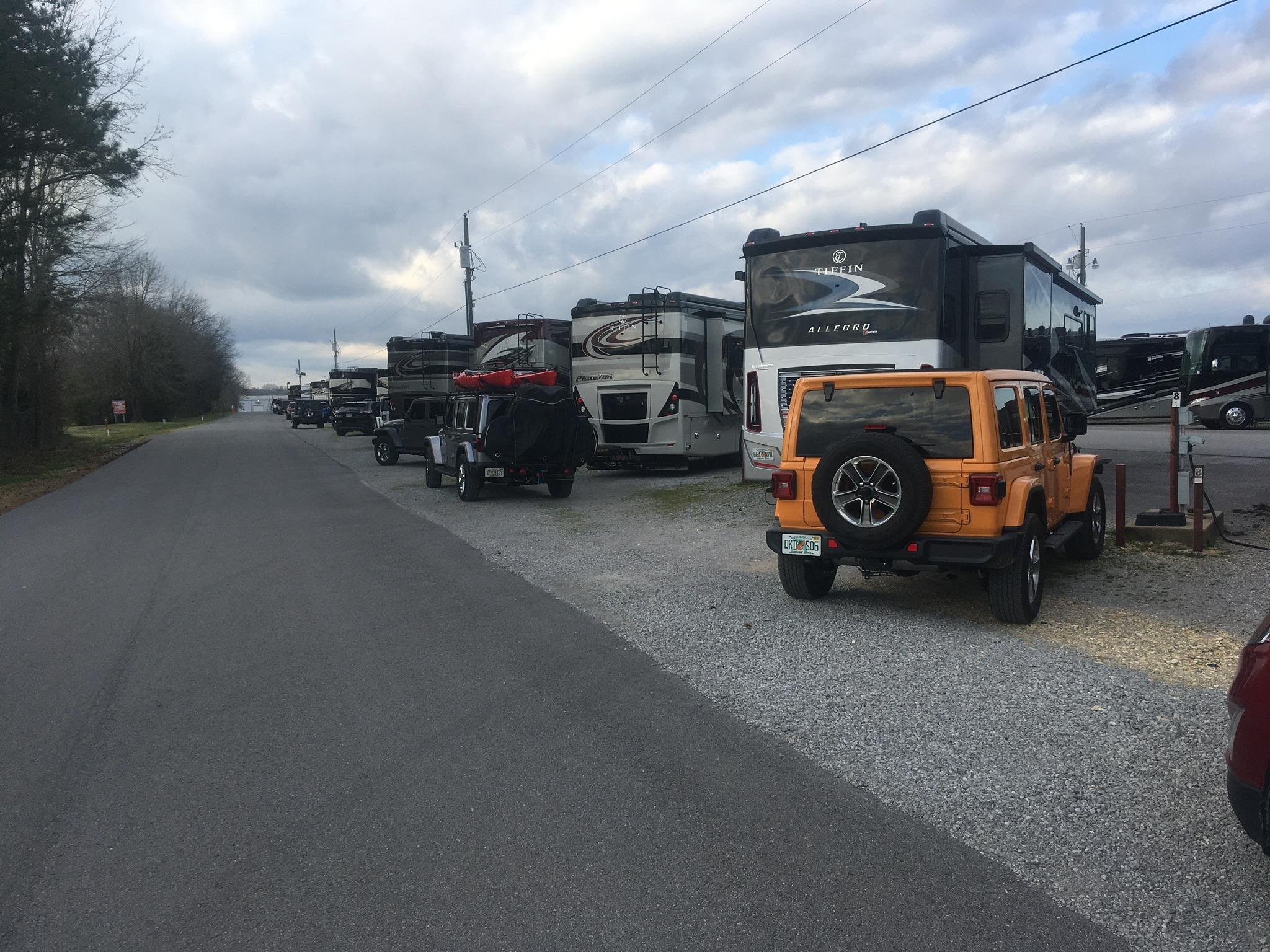 Jeep Gladiator Jeeps Parking Next To Jeeps B2F6B352-ECAC-40EF-928F-856297653121