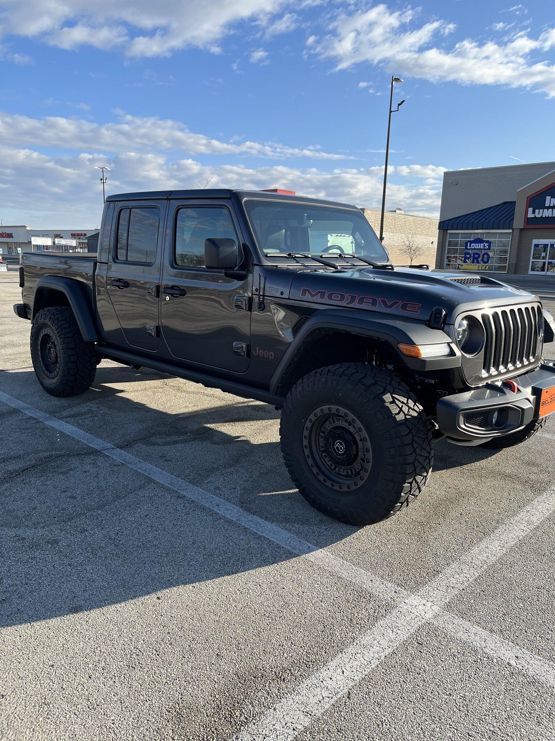 Jeep Gladiator GRANITE CRYSTAL JT Gladiator Club 33854077-68C1-47EE-92E9-6FEA85FEACEA