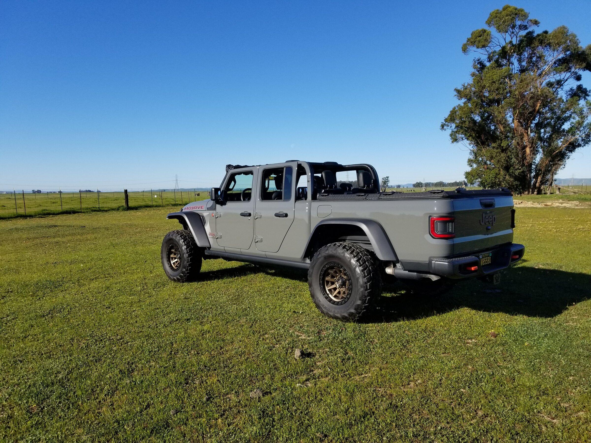 Jeep Gladiator Rugged Ridge rear inner fender liners 20220221_090228