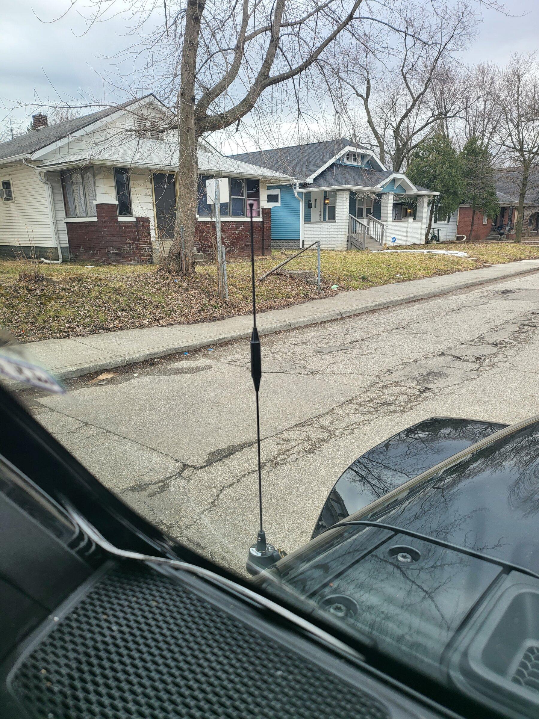 Jeep Gladiator How well are your low profile CB/GMRS antennas so close to windshield working 20220306_121721
