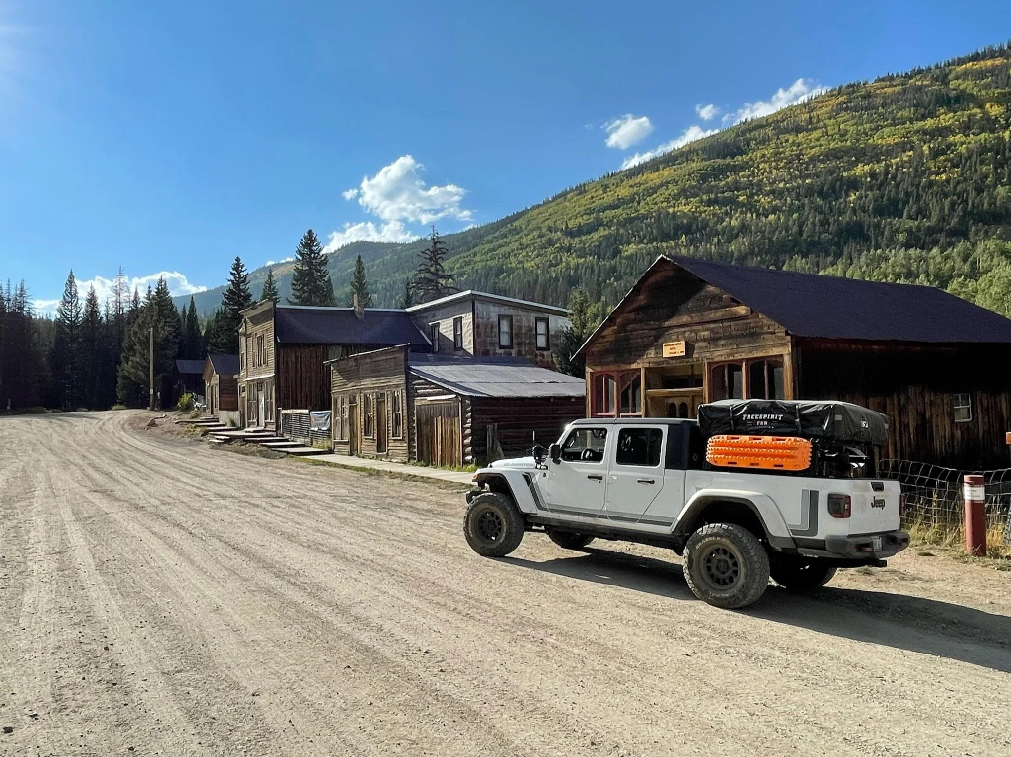 Jeep Gladiator Lets see those bed rack and tent combos! 40E321AA-DE05-439A-8F9D-3AC92E0EA172