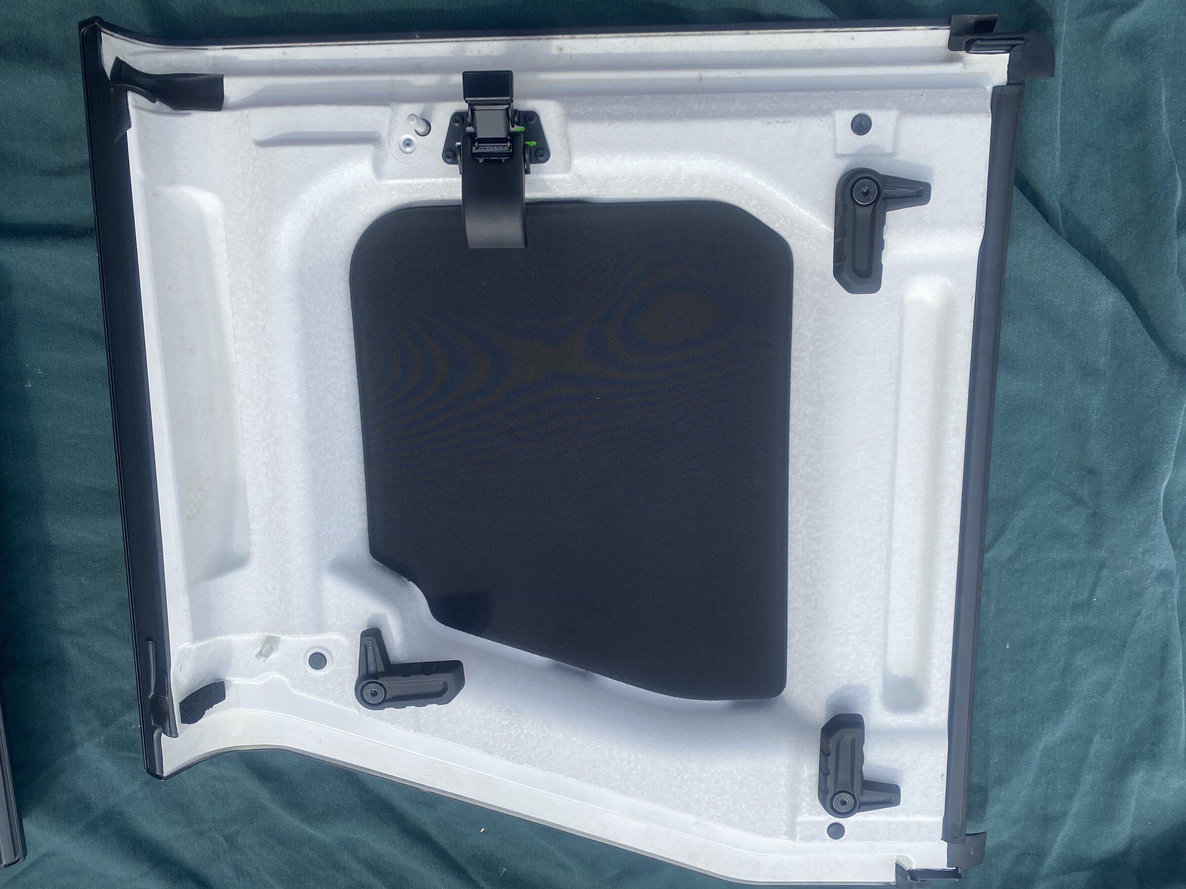 Jeep Gladiator Black Textured Freedom tops with insulation and bag $400 06C21553-14C4-4078-91AC-F07360F077DB