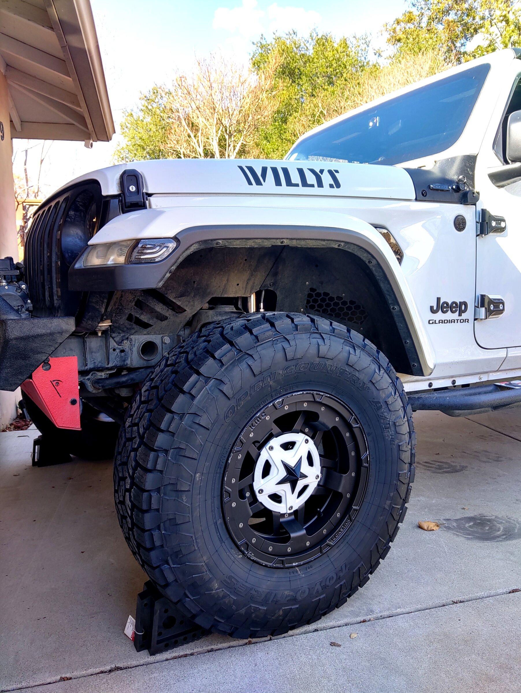 Jeep Gladiator Black is played out, let's see some colored rims tmp-1646599972478_copy