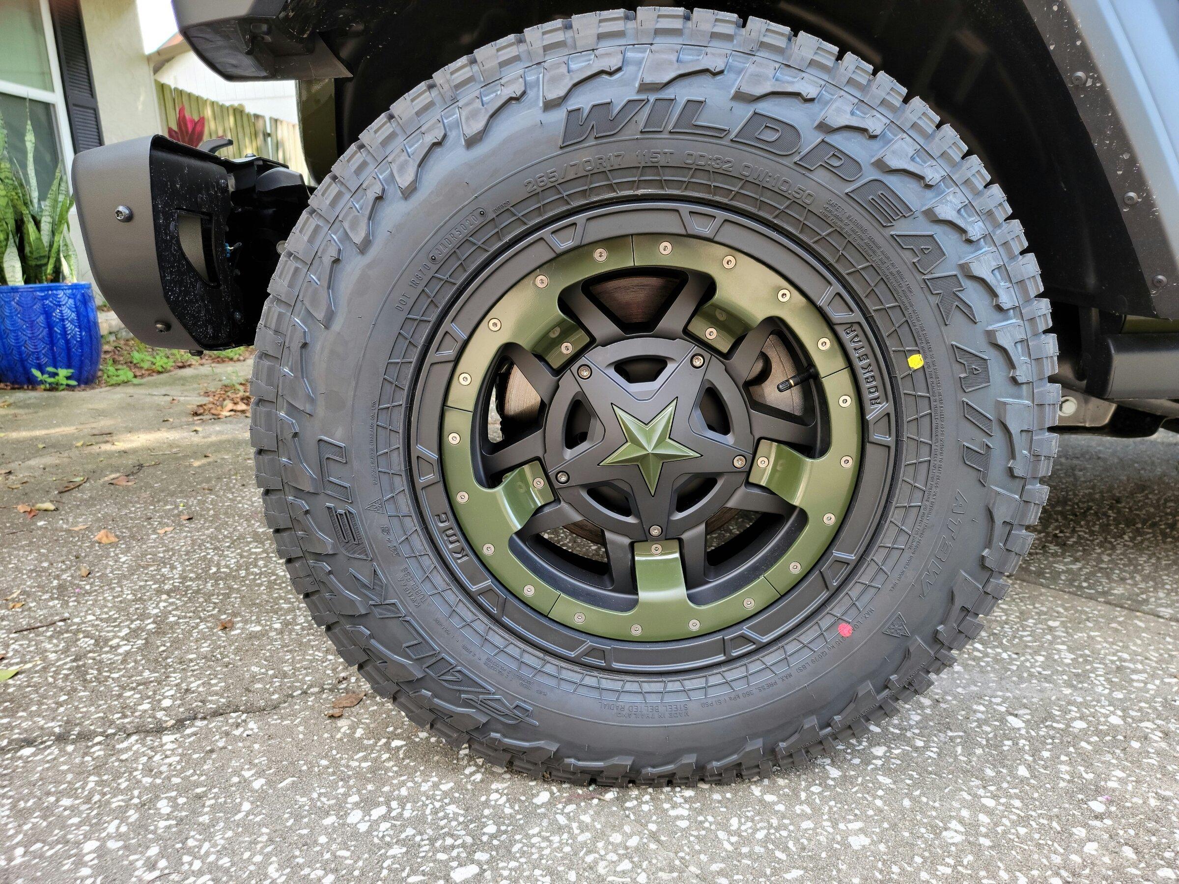 Jeep Gladiator Black is played out, let's see some colored rims 20210810_173507