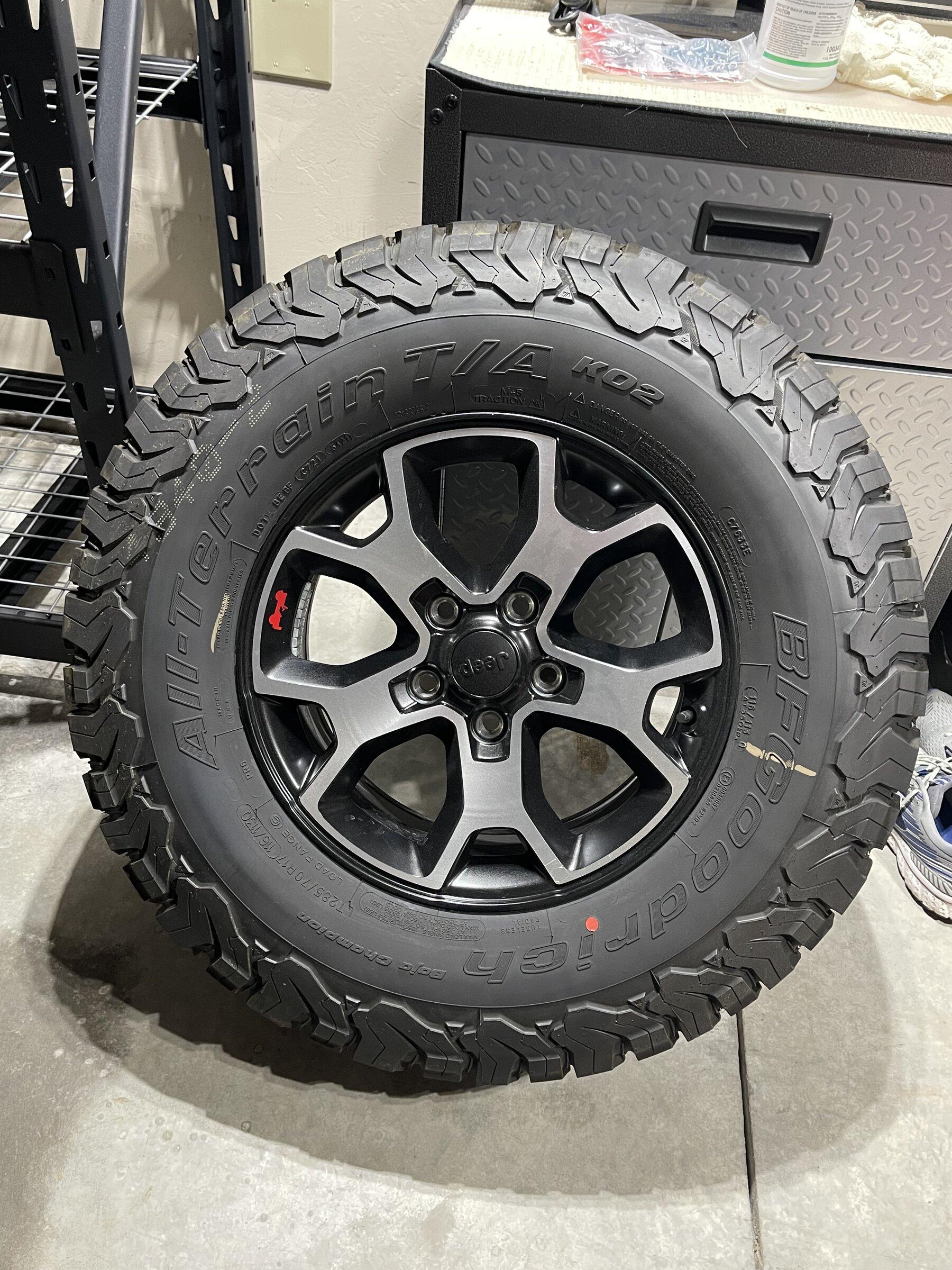 Jeep Gladiator Rubi Take Off Wheels, Tires, Sensors B51F4BE7-1760-4AD4-9D5B-4C209EB6A287