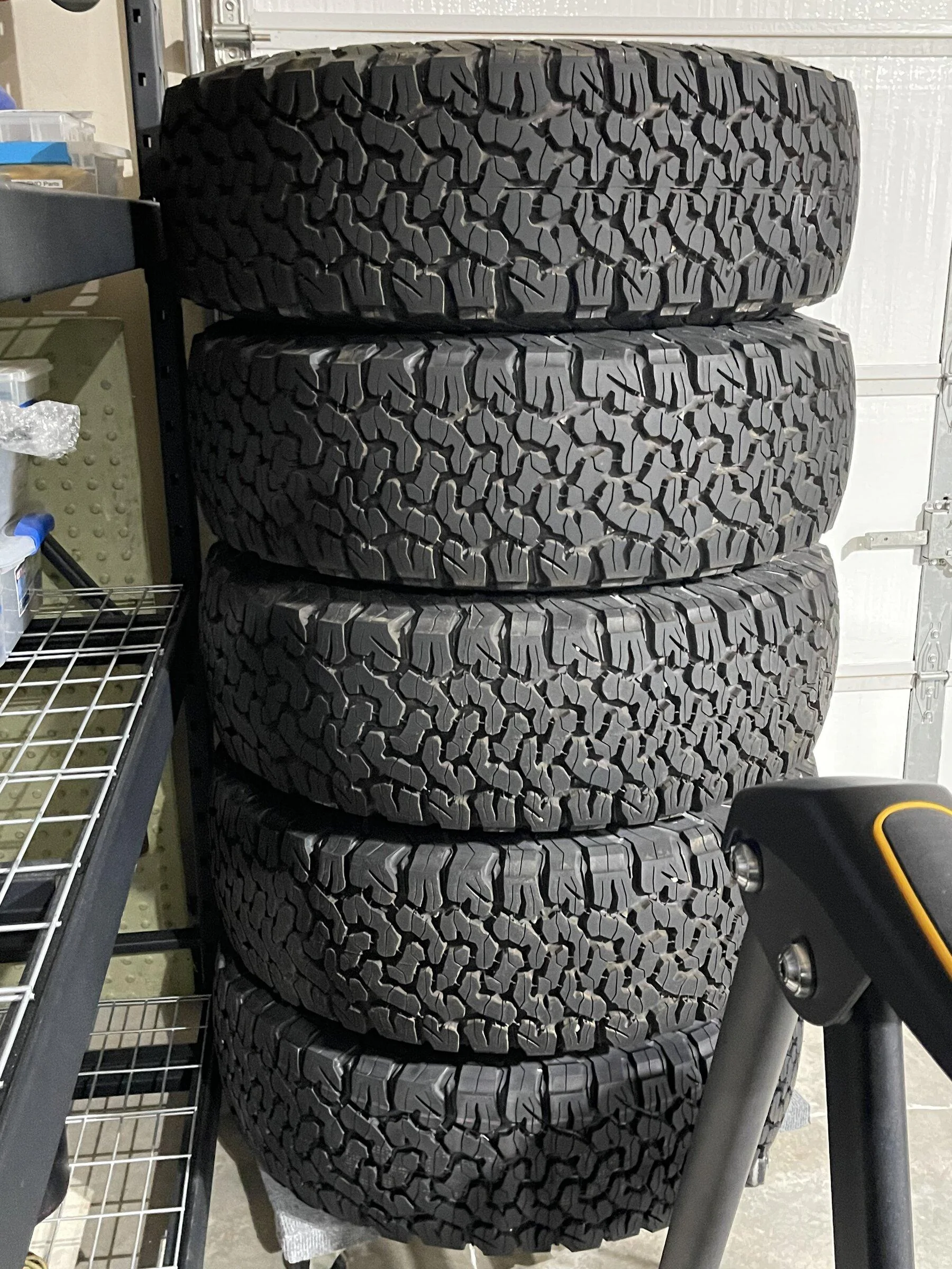 Jeep Gladiator Rubi Take Off Wheels, Tires, Sensors 94F2F775-52FA-4F96-A02F-E9A02229D886