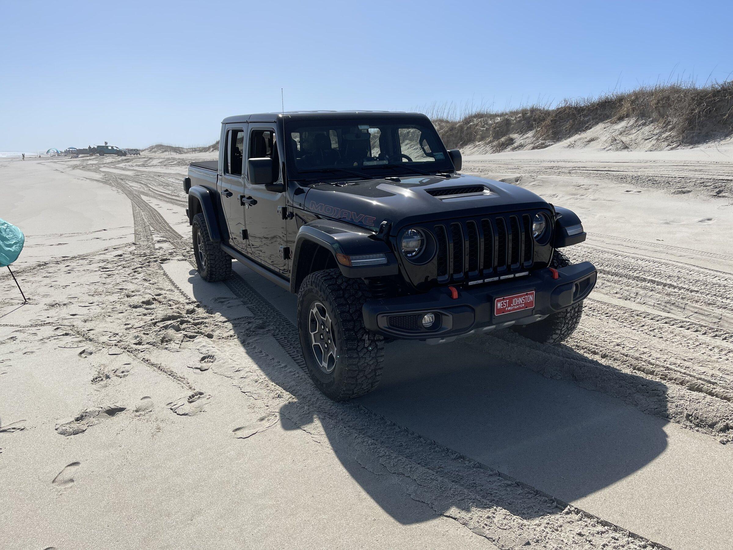 Jeep Gladiator MOJAVE Edition Gladiator JT Club 4B660662-B887-48E4-85B2-2F04FE0E7920