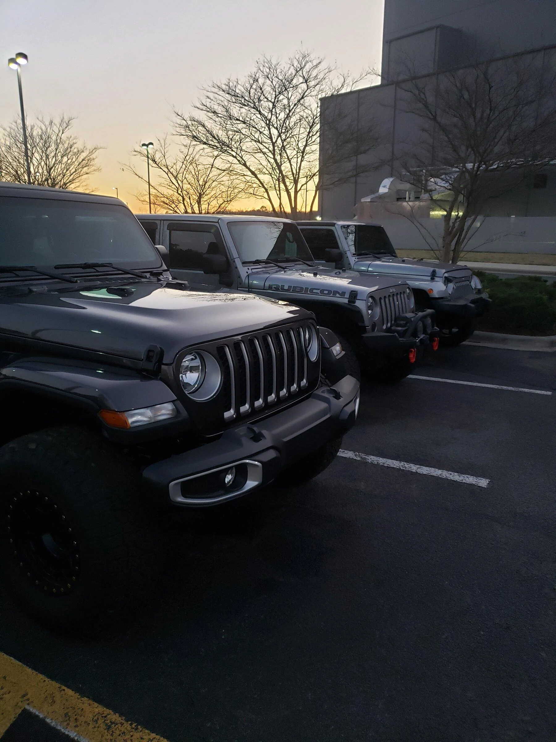 Jeep Gladiator Jeeps Parking Next To Jeeps 20220301_183027