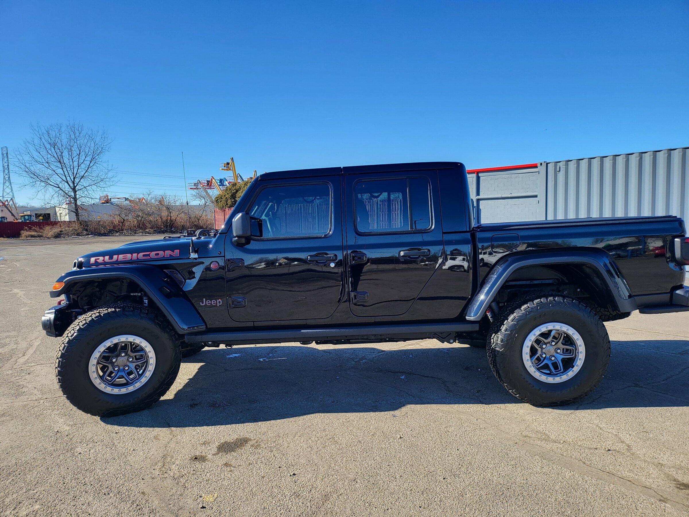 Jeep Gladiator Gloss Black Hard Top for Soft Top 20220220_151913