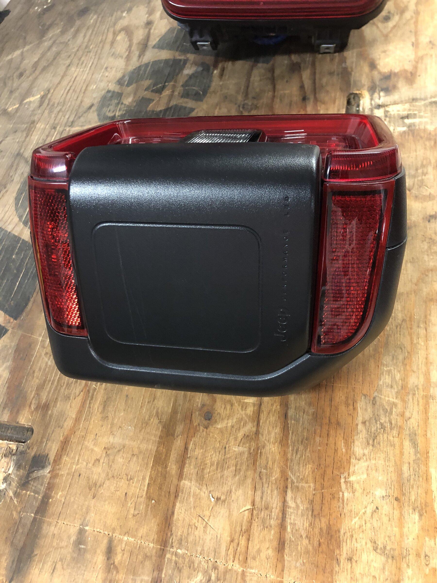 Jeep Gladiator Led oem taillights BCD0434B-ABE0-453B-9D96-16A4FF33E163
