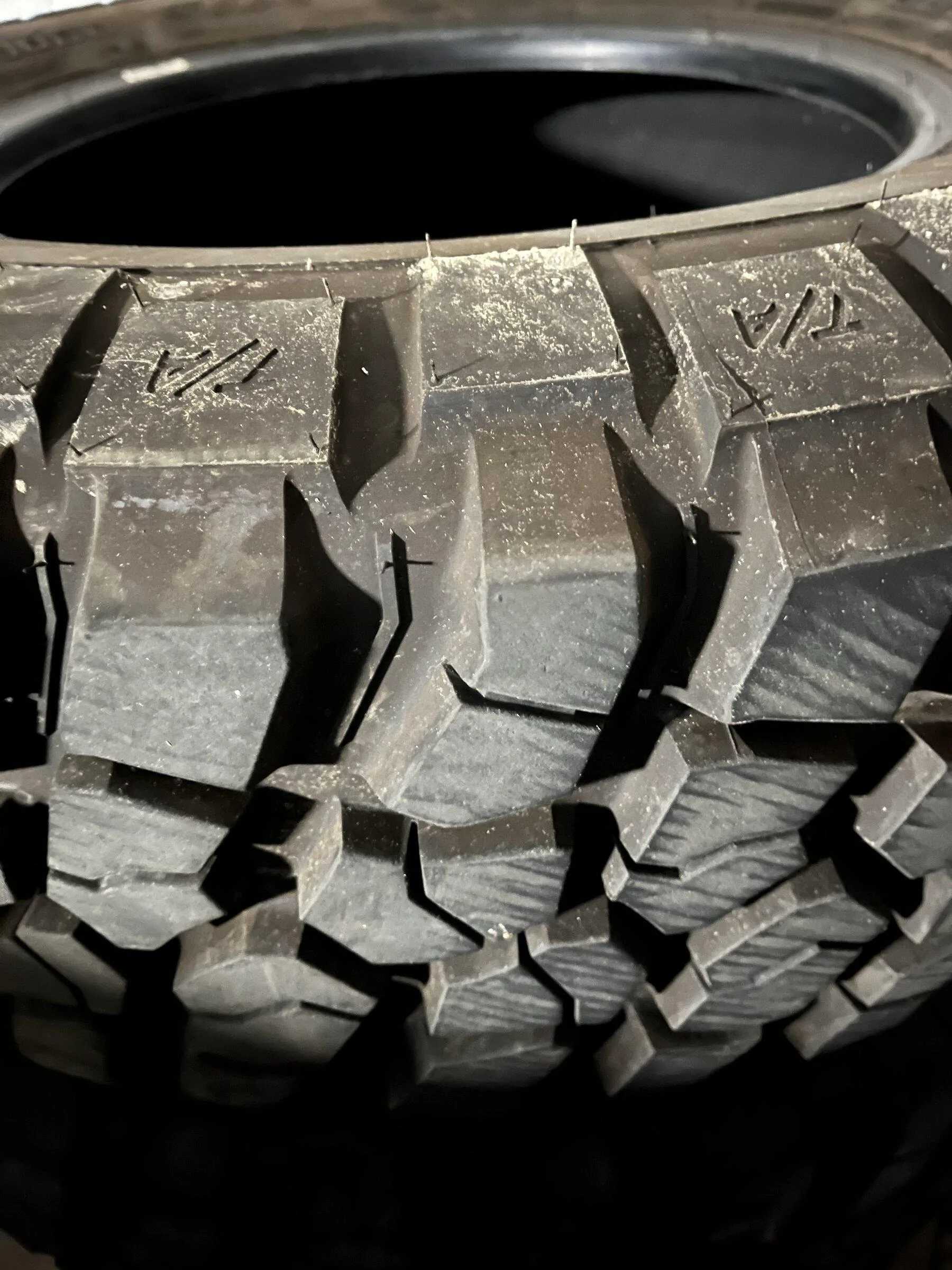 Jeep Gladiator MT tires for Sale 7C008BA7-E60C-4BCD-A62B-67F2AEBC59DB