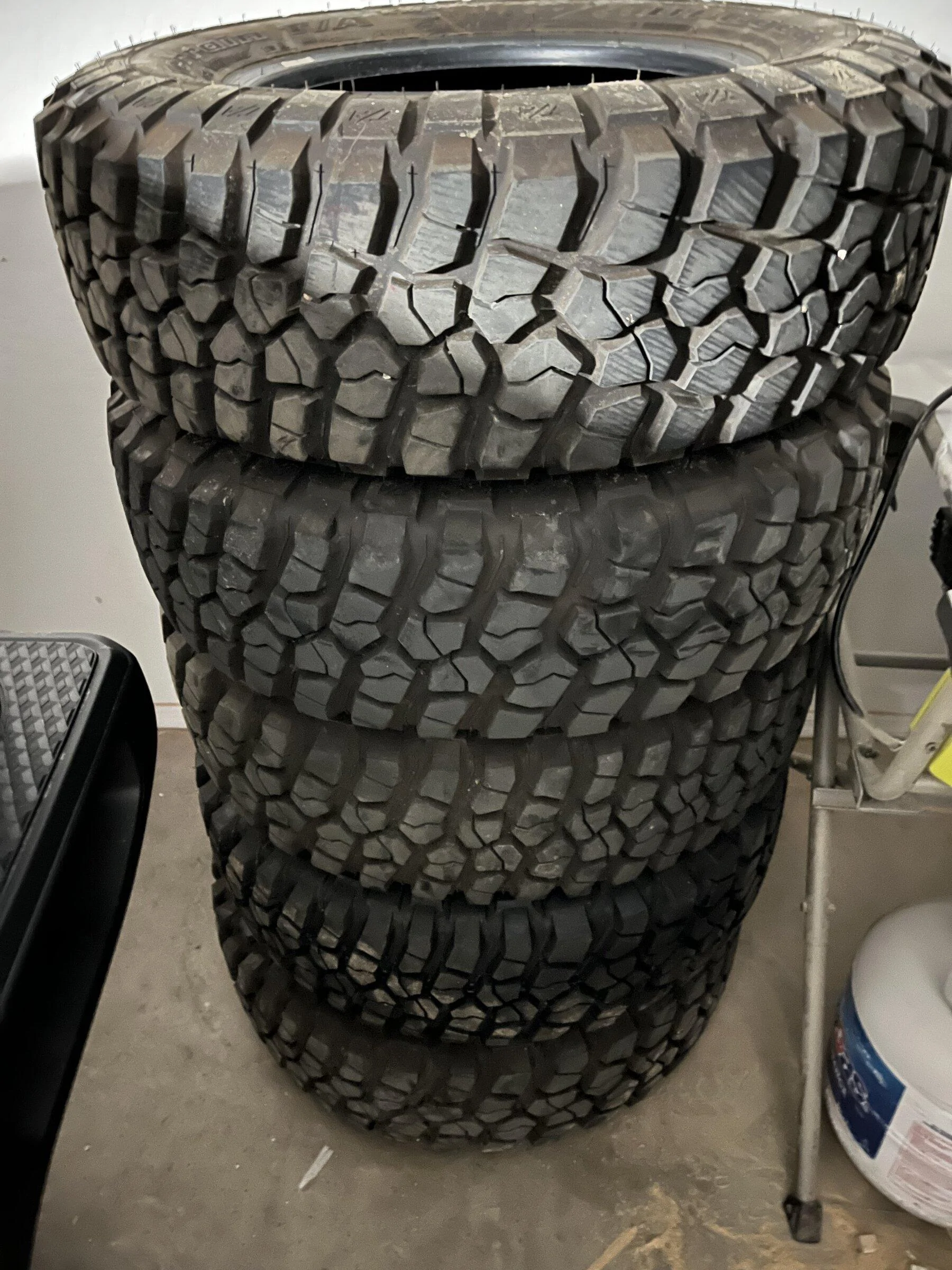 Jeep Gladiator MT tires for Sale 245293E9-939F-4335-BB9E-27CB171C5A82