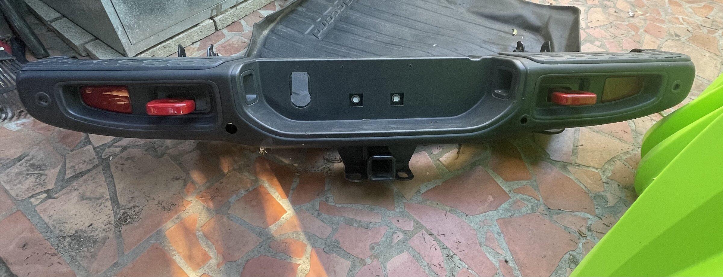 Jeep Gladiator Rubicon Steel bumper with factory tow hitch IMG-1693