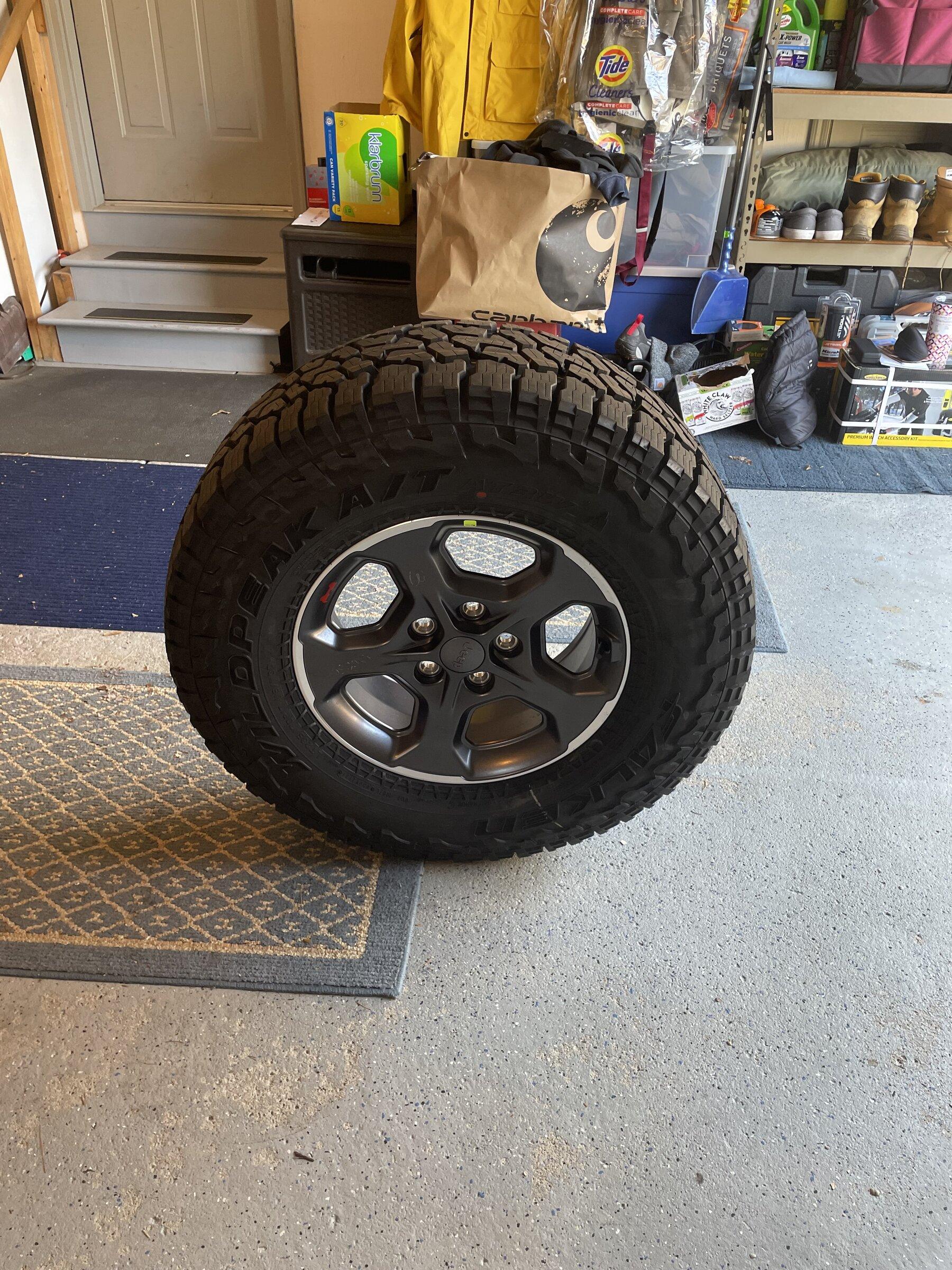 Jeep Gladiator 2022 Jeep Gladiator Rubicon Tires and Wheel for sale NEVER DRIVEN 66179301551__0AE34067-0623-4B23-9818-89BD100EC05E