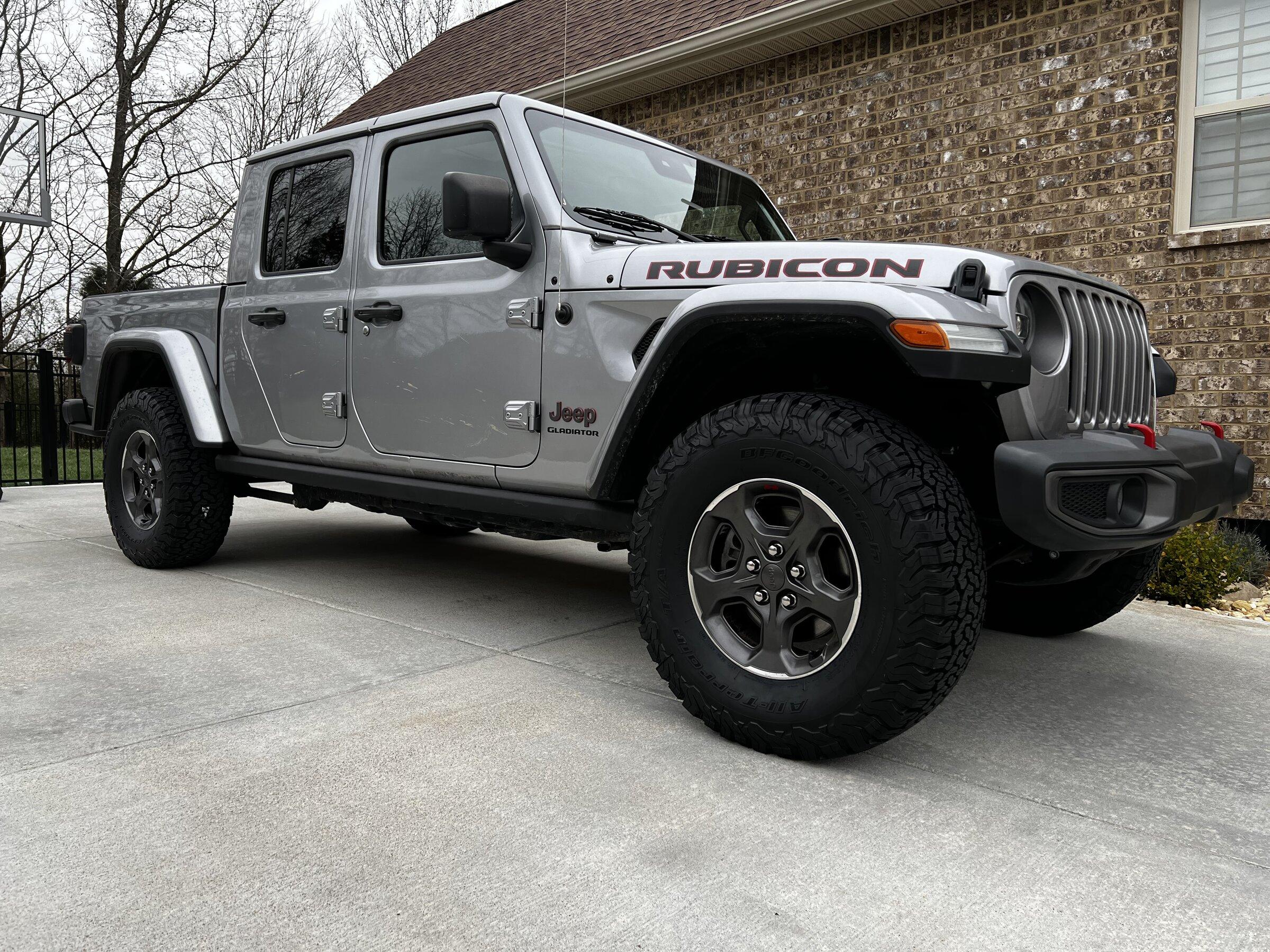 Jeep Gladiator Spacer on front end only. A427BE72-C50B-4669-B0B0-0ED1661A0342