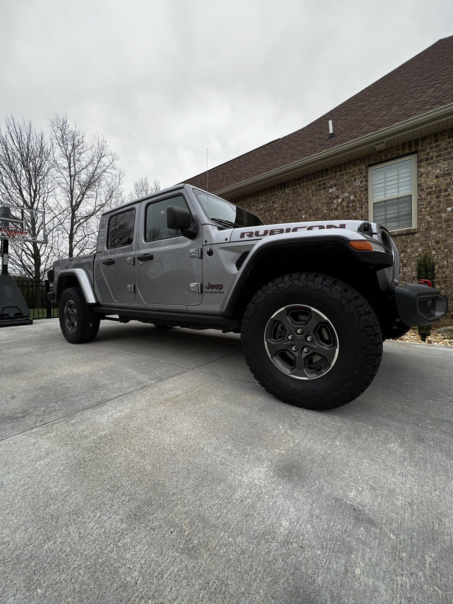 Jeep Gladiator Spacer on front end only. 6BE7EE72-32A7-4A3C-932A-A7FEBD4F3399