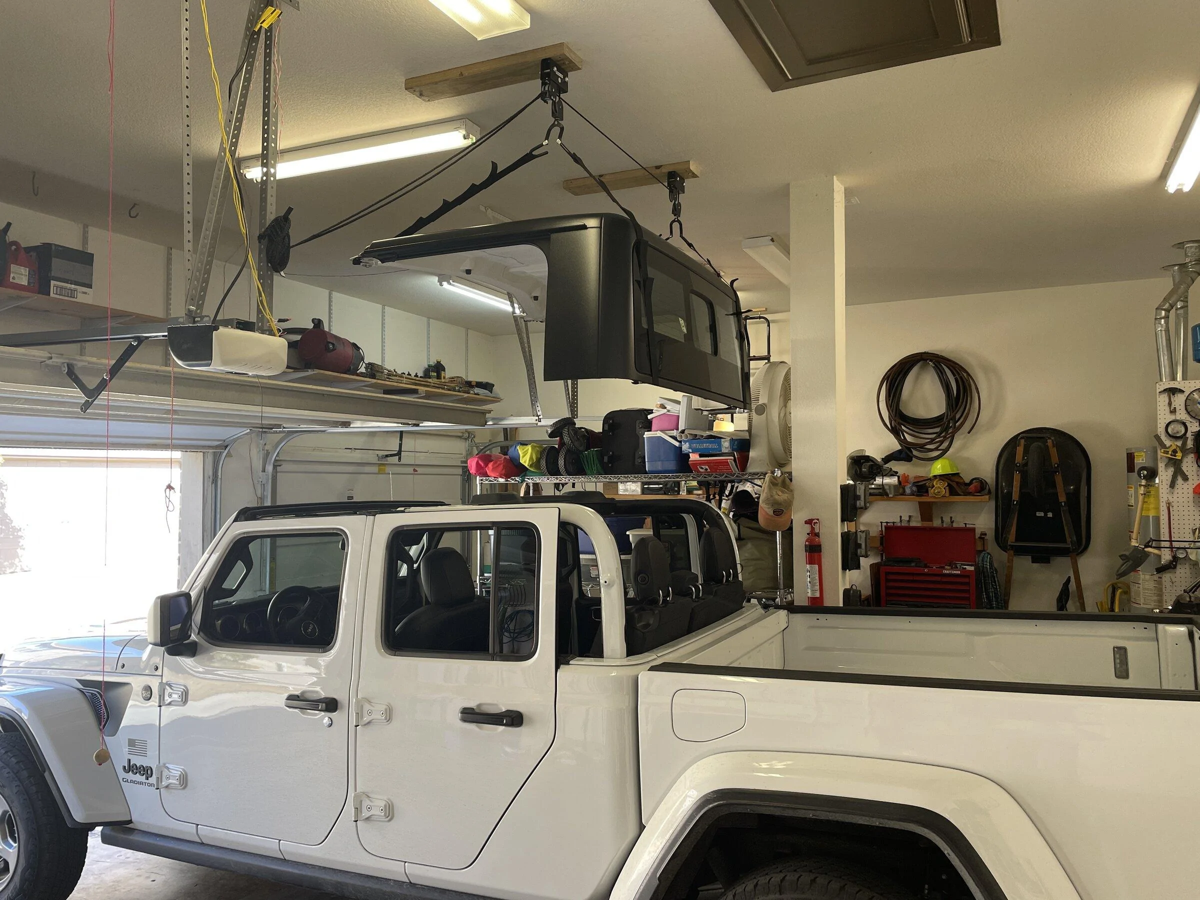 Jeep Gladiator Just wondering if it’s just me? Jeep roof hoist