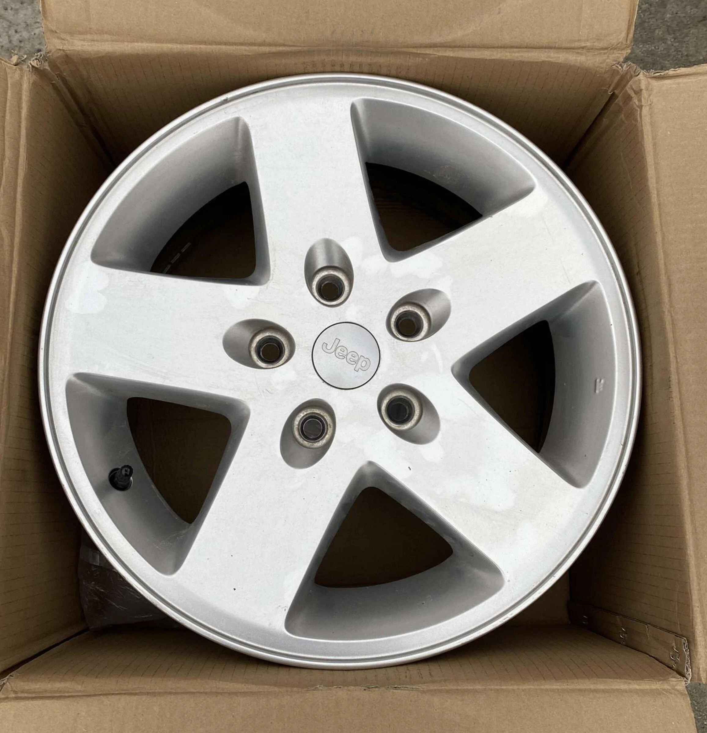 Jeep Gladiator 5 Jeep Wheels off of 2013 JK CEEF90E3-2A60-44B0-83A5-5CFB94BF5F96