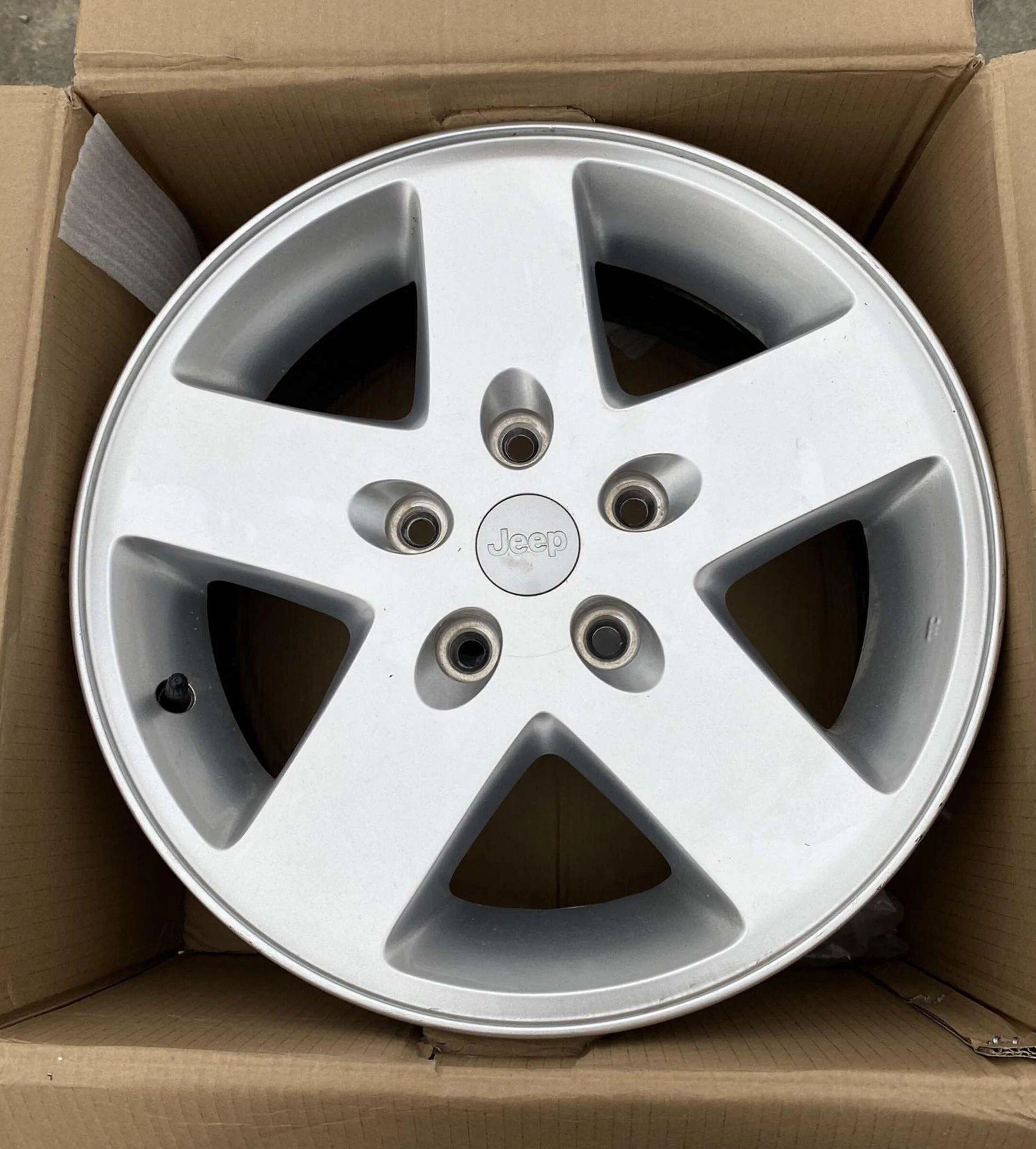Jeep Gladiator 5 Jeep Wheels off of 2013 JK 1CB151EC-4B69-4CB8-91AF-21923E557D47